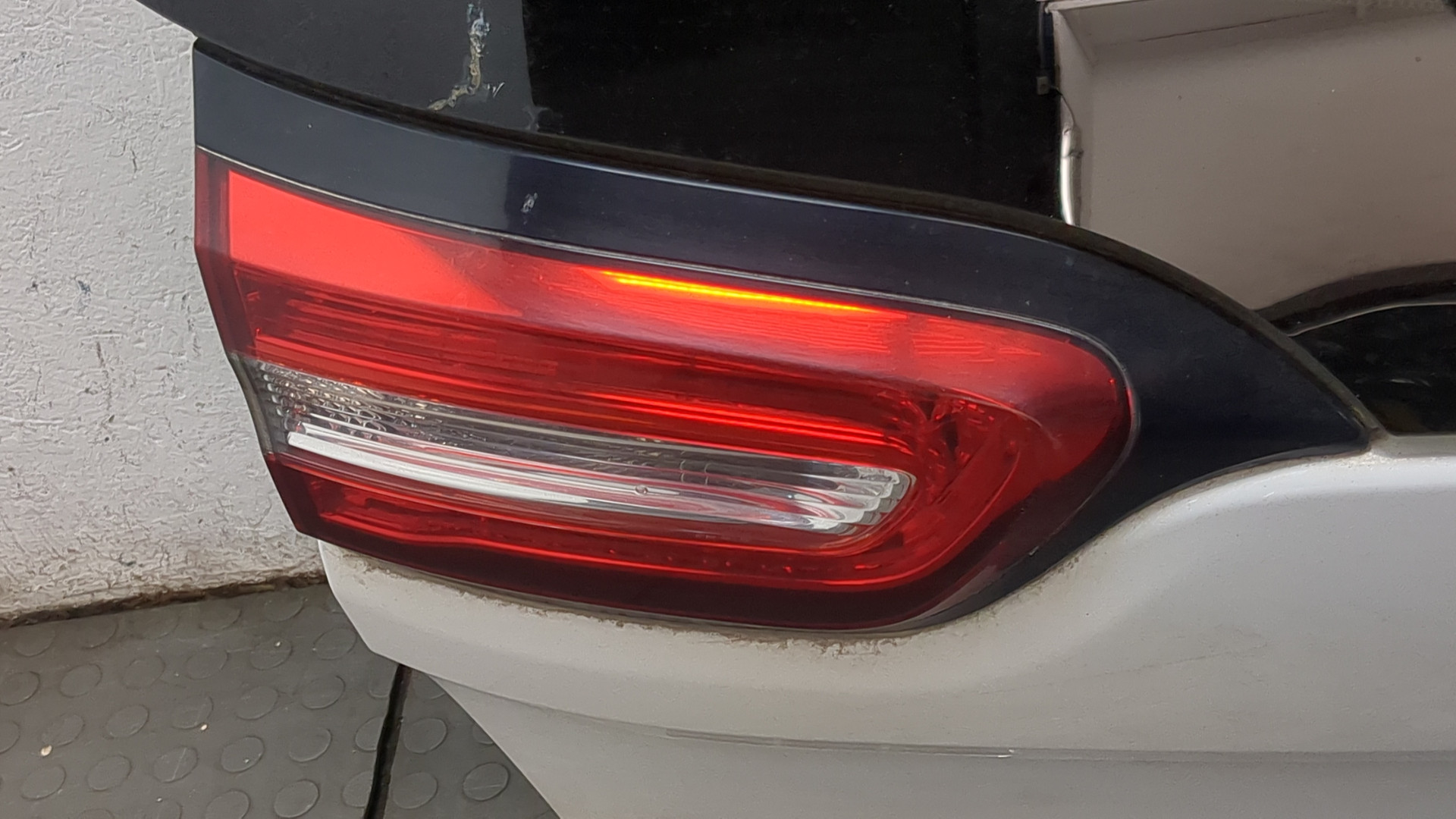 Дверь багажника