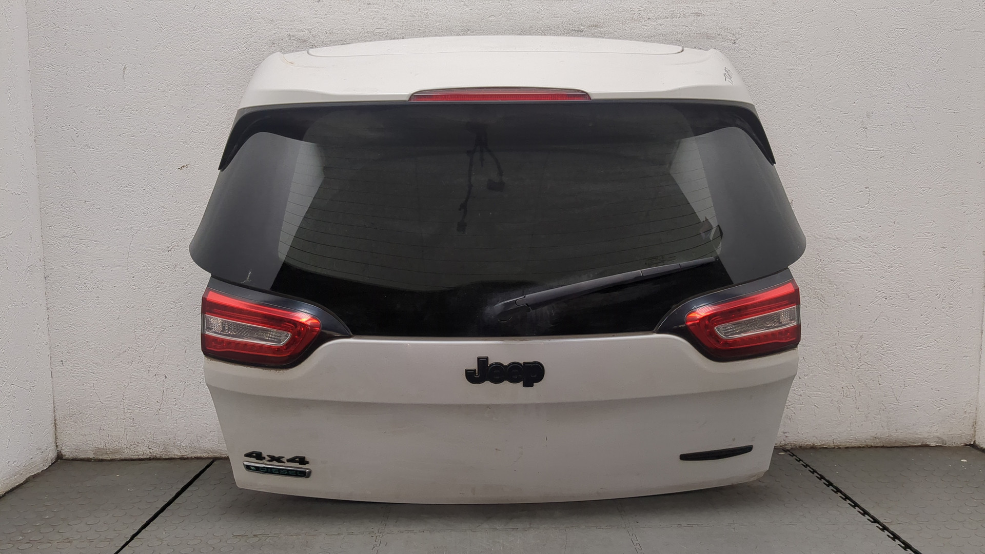 Дверь багажника