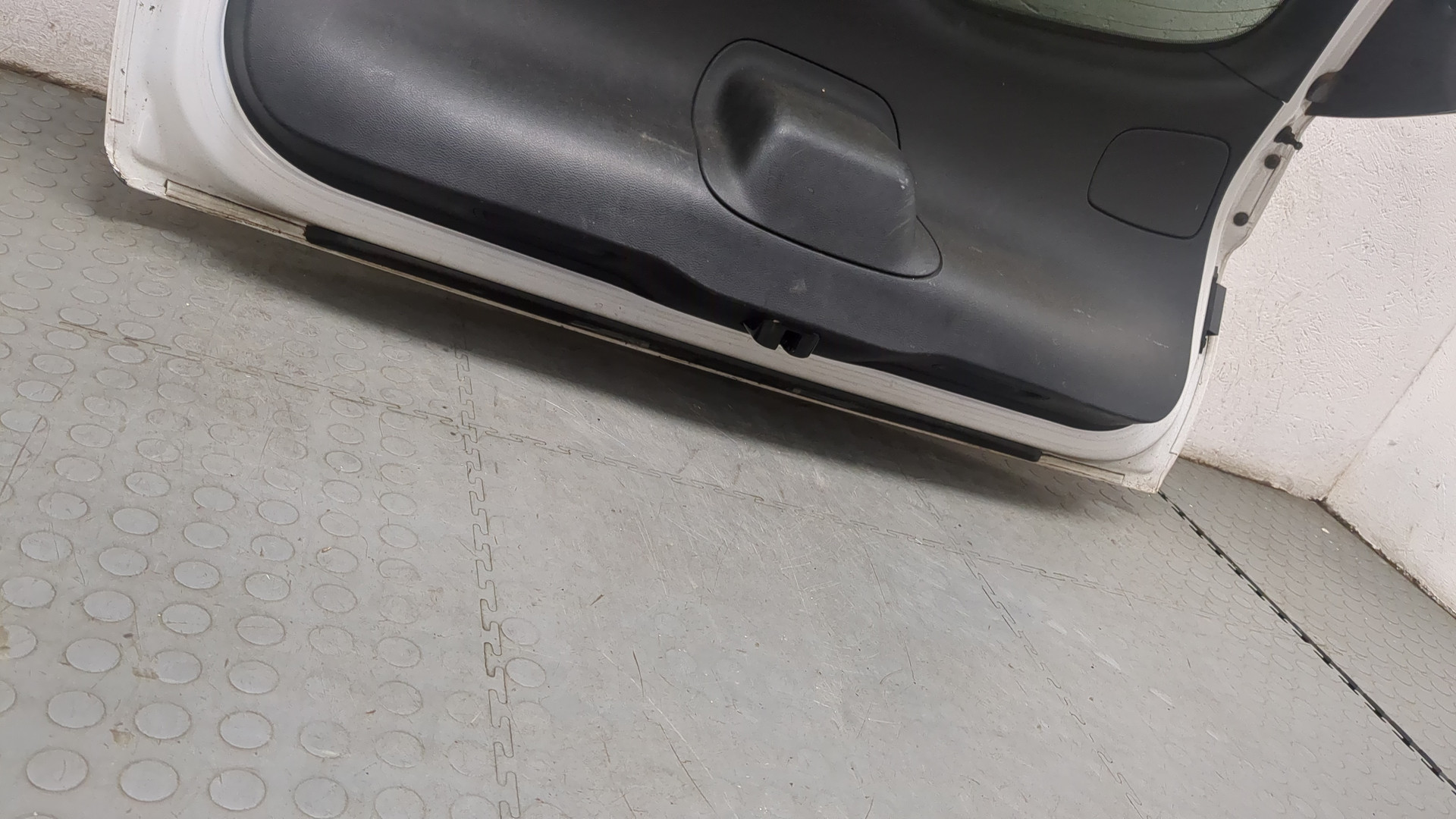 Дверь багажника