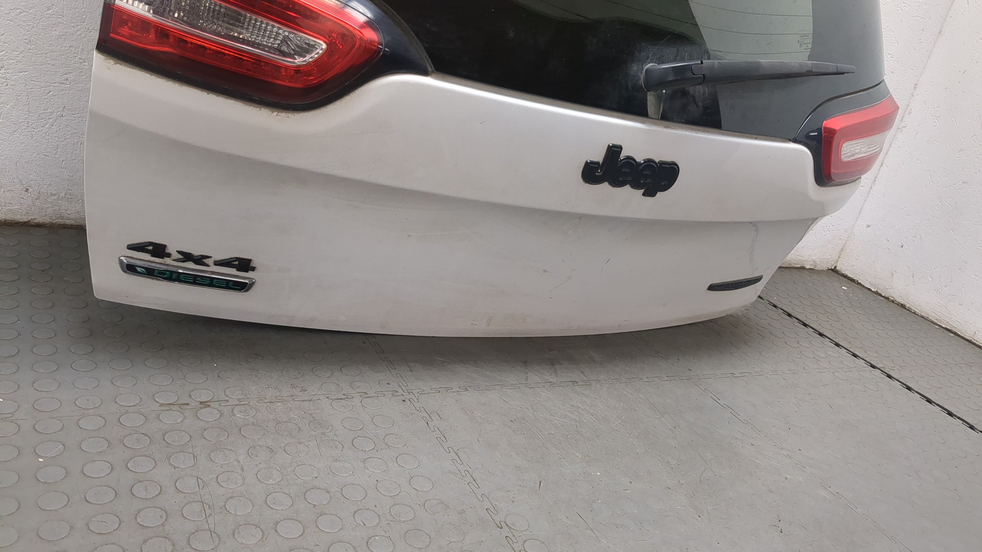 Дверь багажника