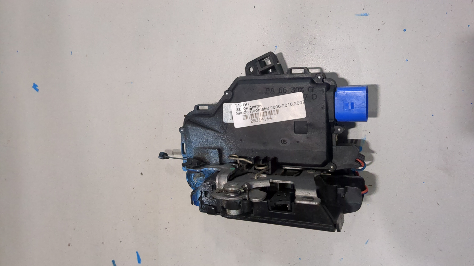 Замок двери передней правой