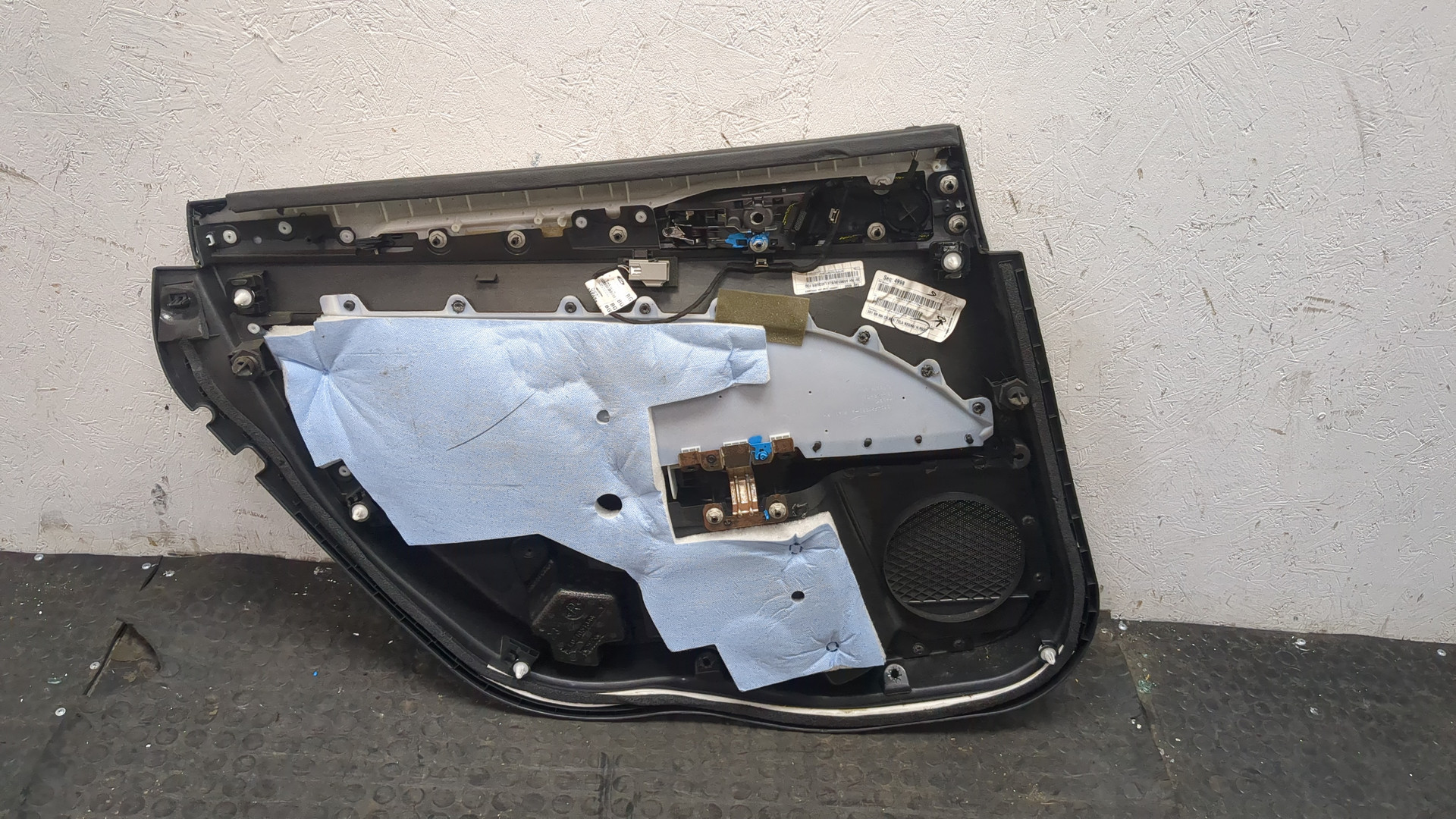 Обшивка двери задней правой