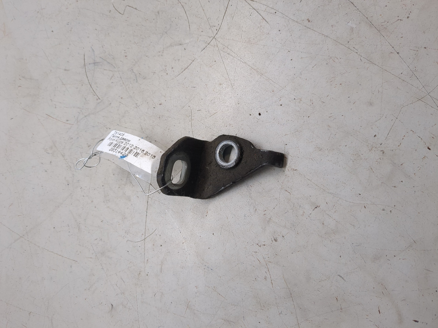 Петля двери