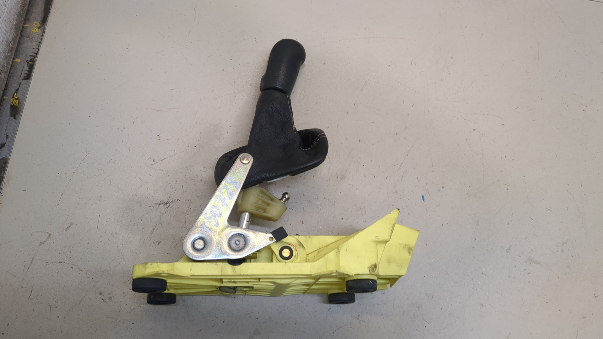 Кулиса МКПП / АКПП