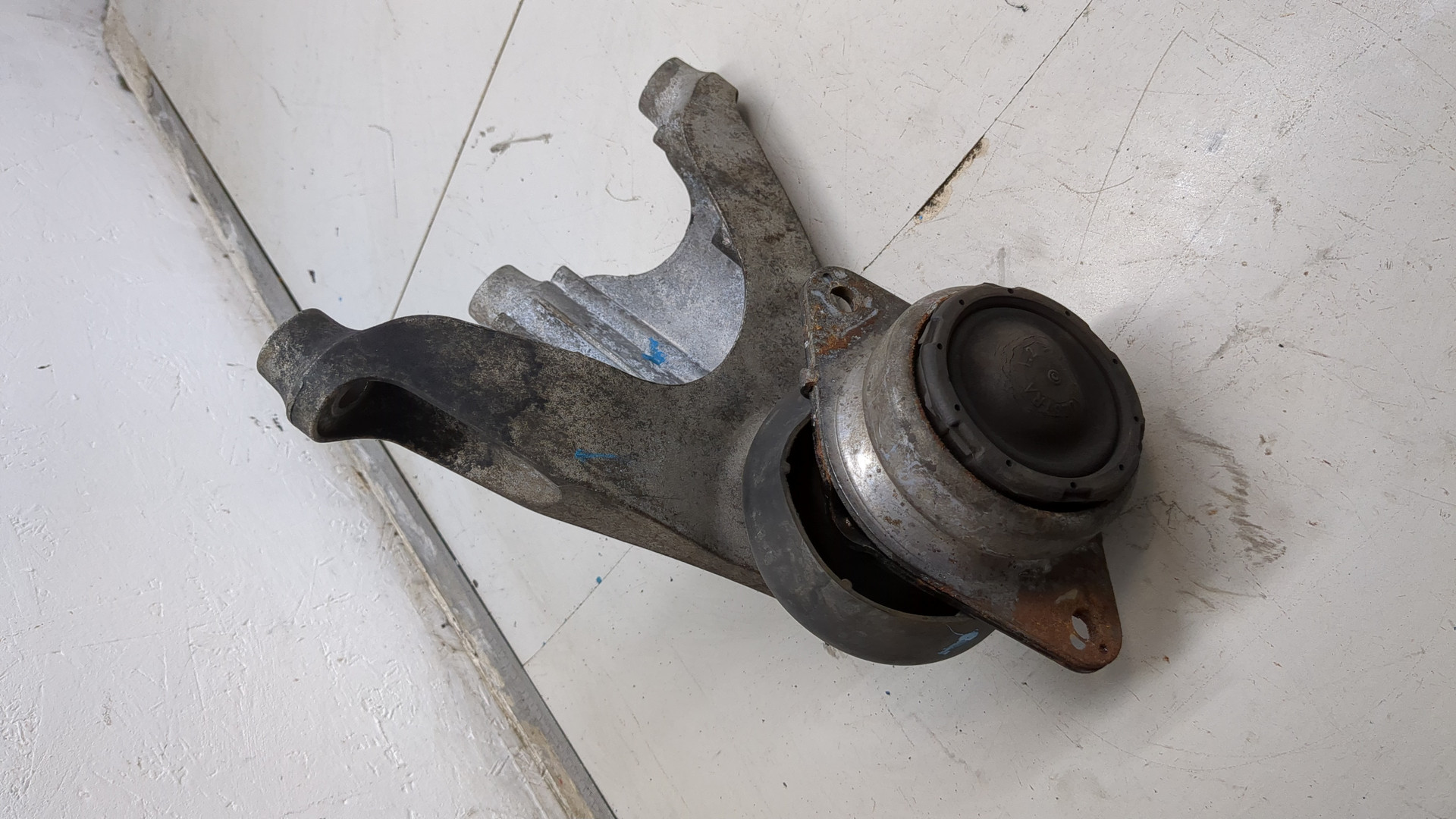 Опора двигателя