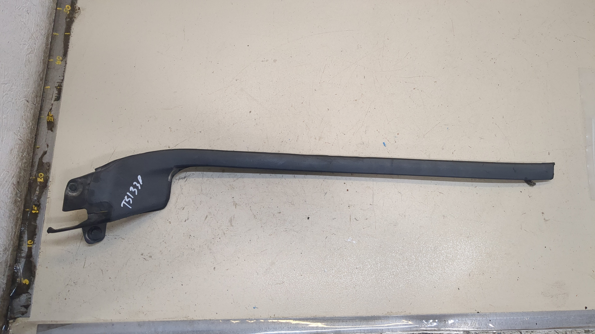 Молдинг лобового стекла