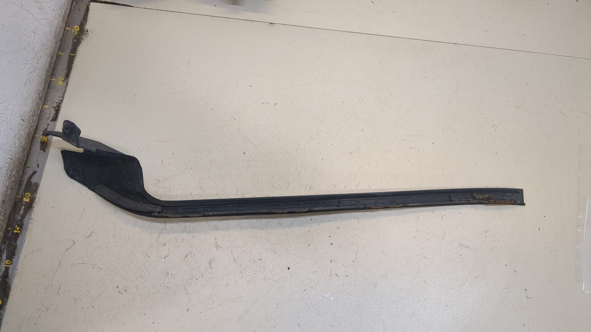 Молдинг лобового стекла