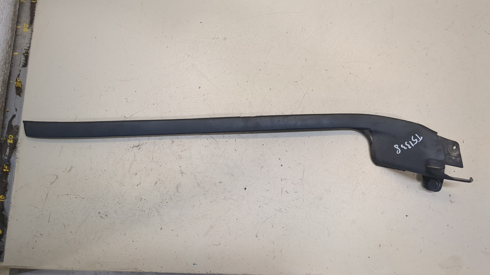 Молдинг лобового стекла