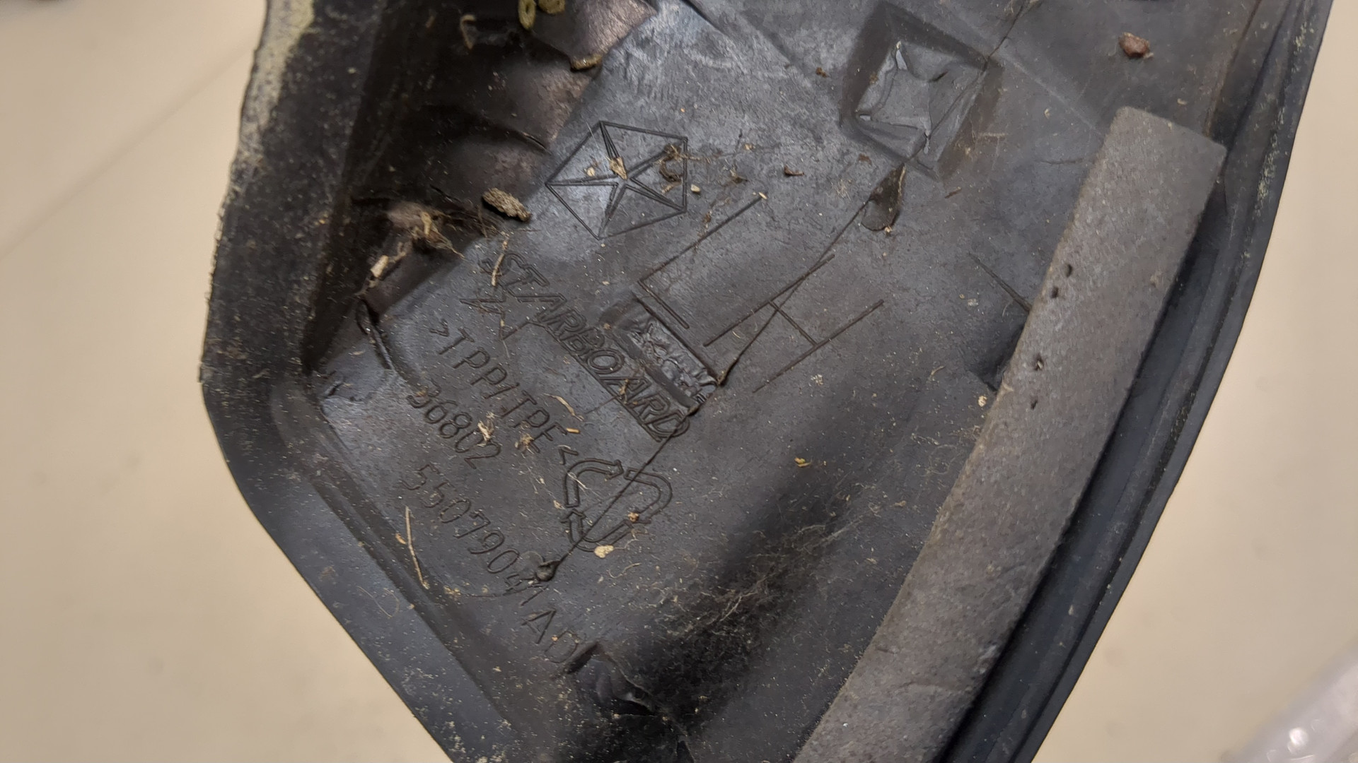 Молдинг лобового стекла