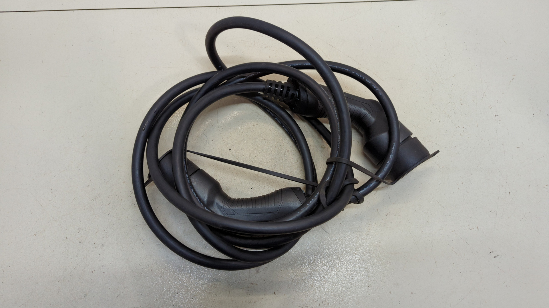 Зарядное устройство (кабель зарядный)