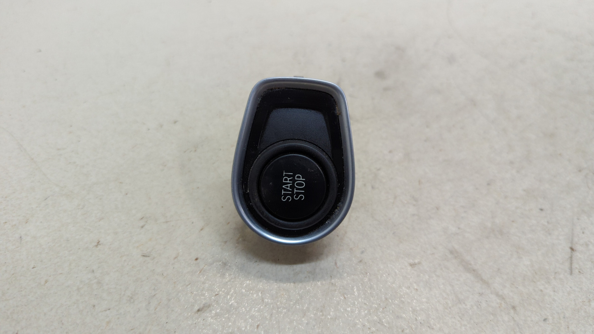 Кнопка запуска двигателя