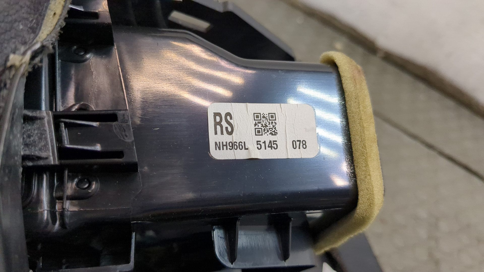 Подушка безопасности пассажирская (в торпедо)