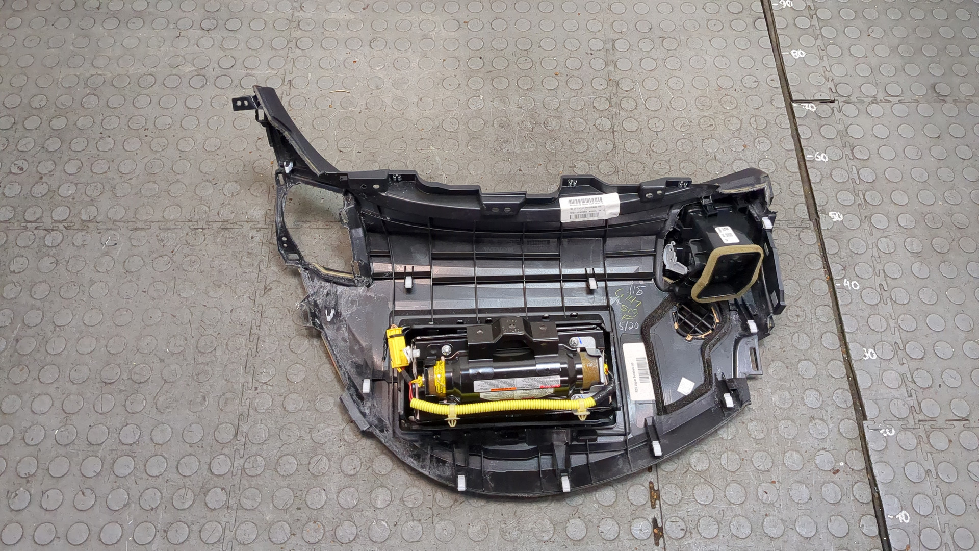 Подушка безопасности пассажирская (в торпедо)