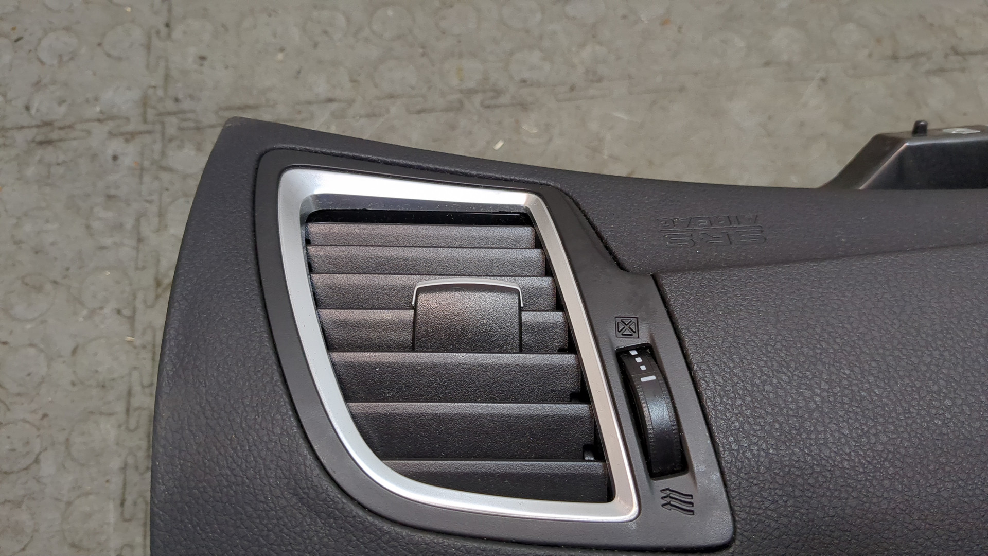 Подушка безопасности пассажирская (в торпедо)