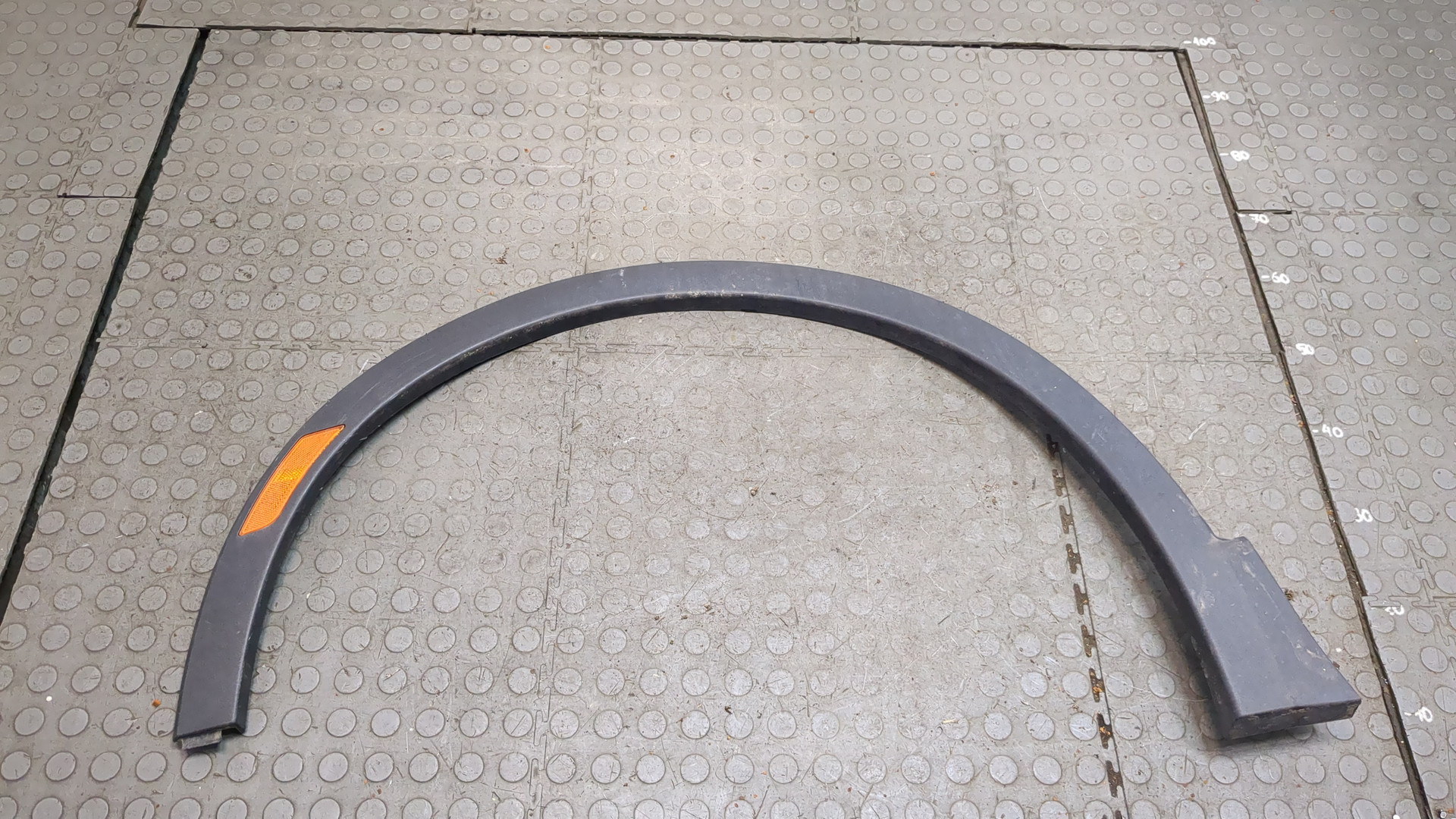 Накладка переднего крыла левого