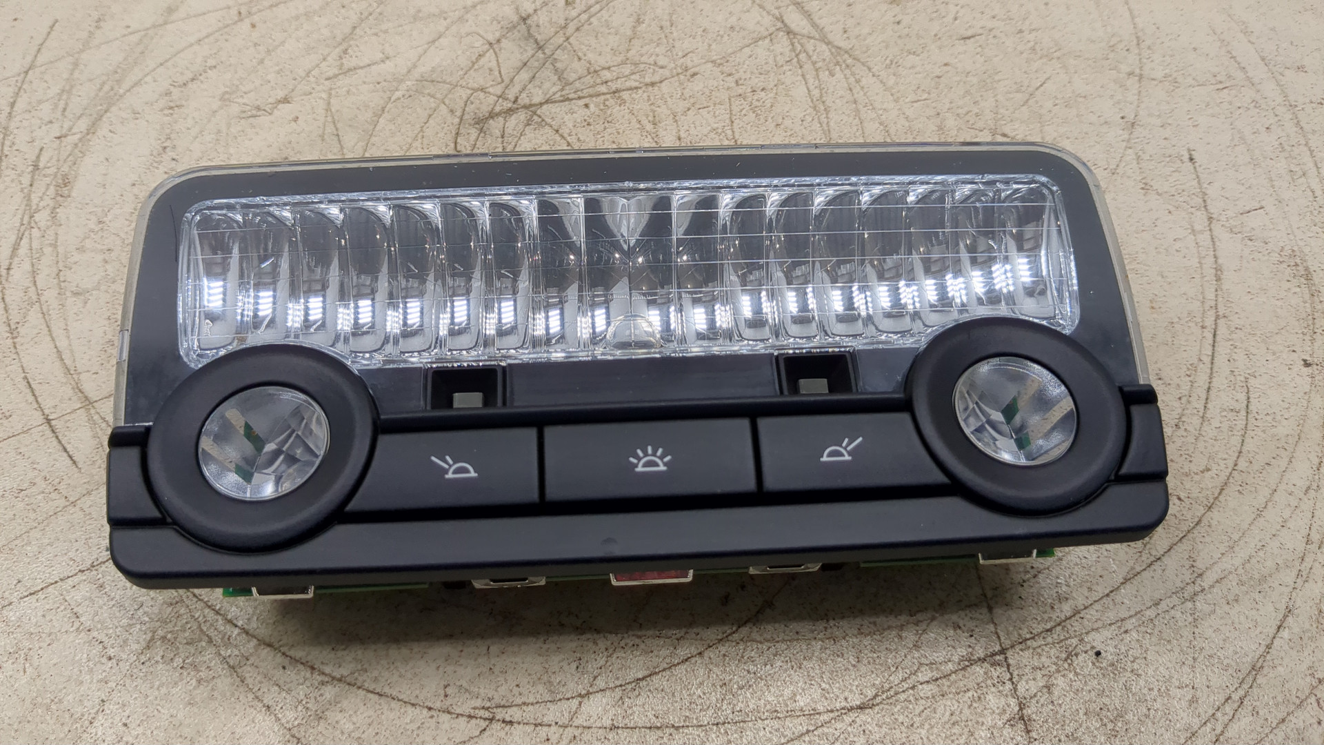 Плафон салонный