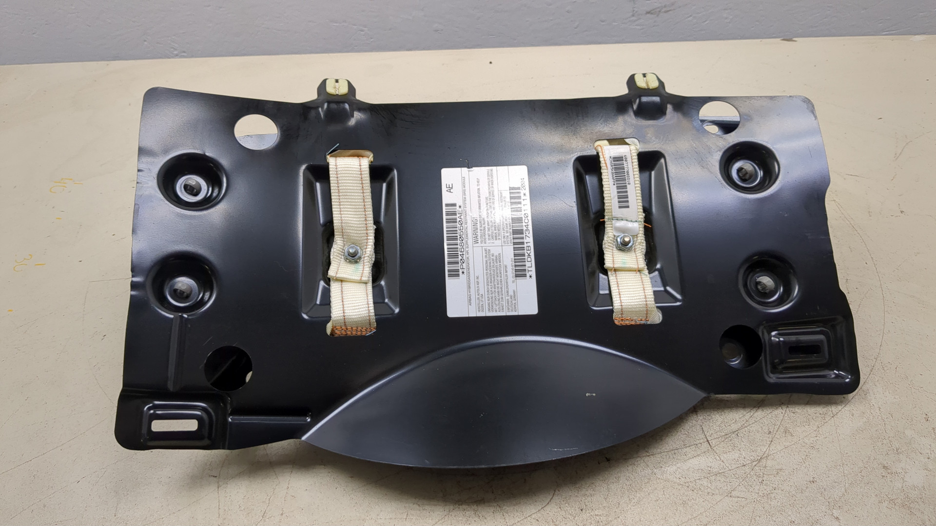 Подушка безопасности нижняя (для колен)