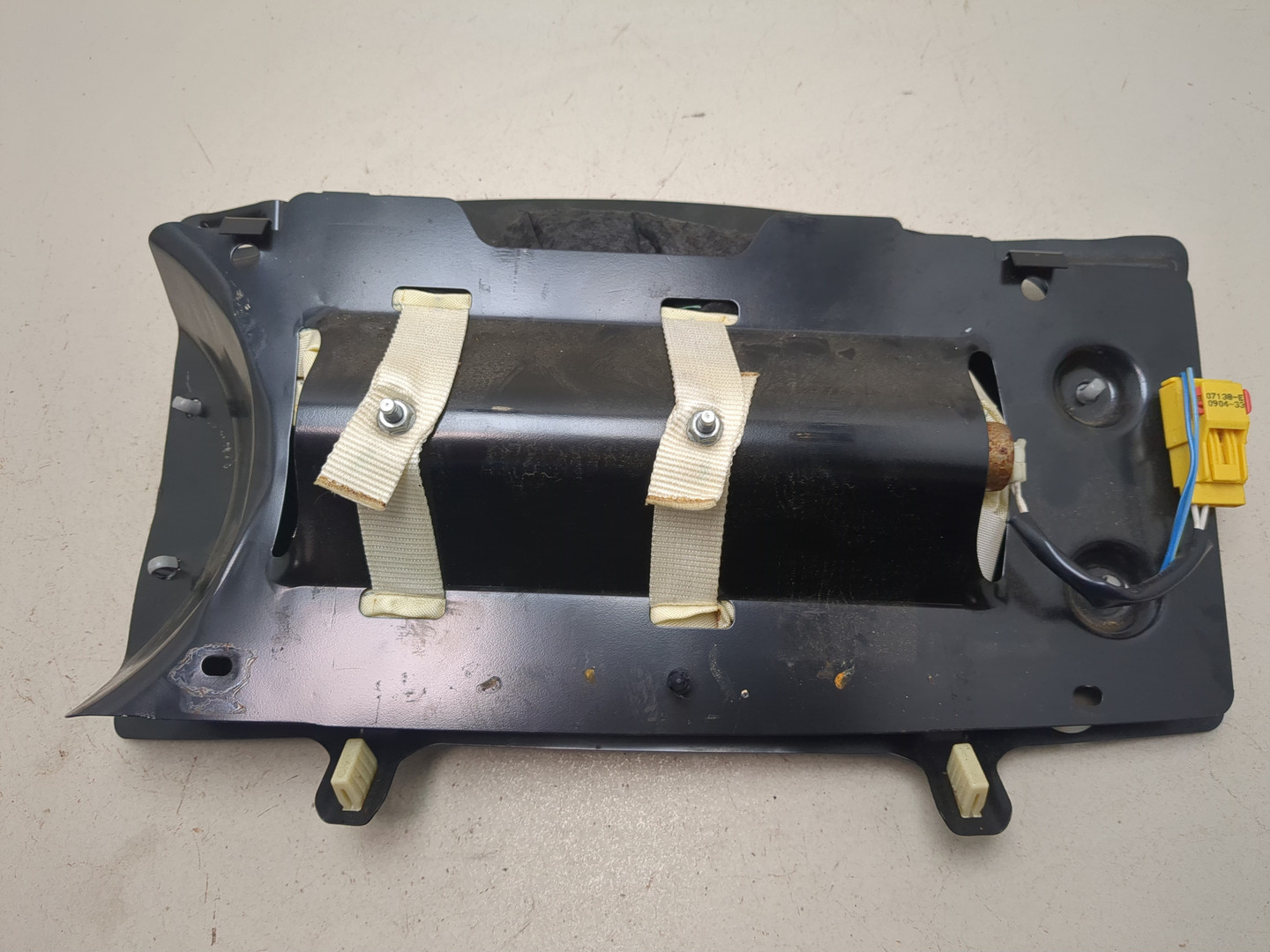 Подушка безопасности нижняя (для колен)