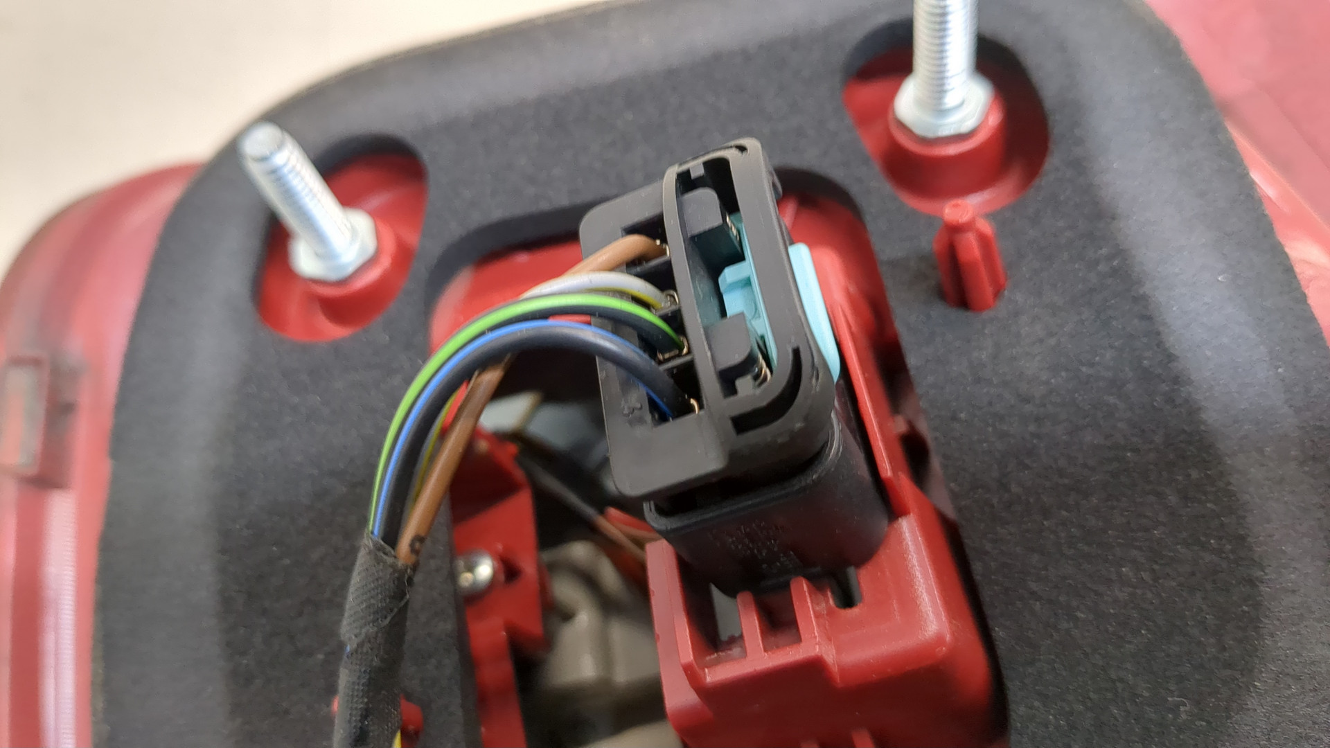 Фонарь задний правый