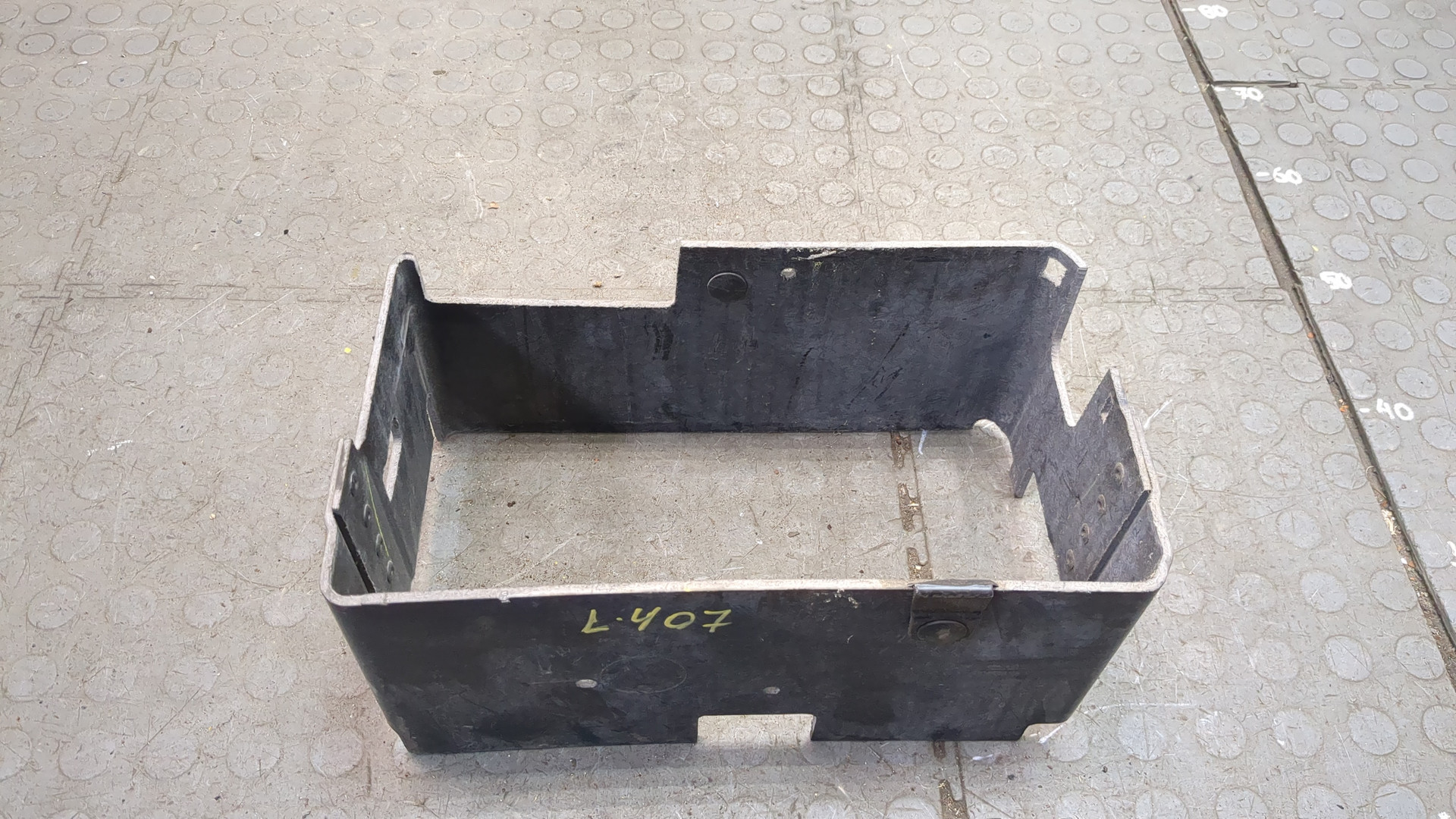 Площадка под аккумулятор (АКБ)