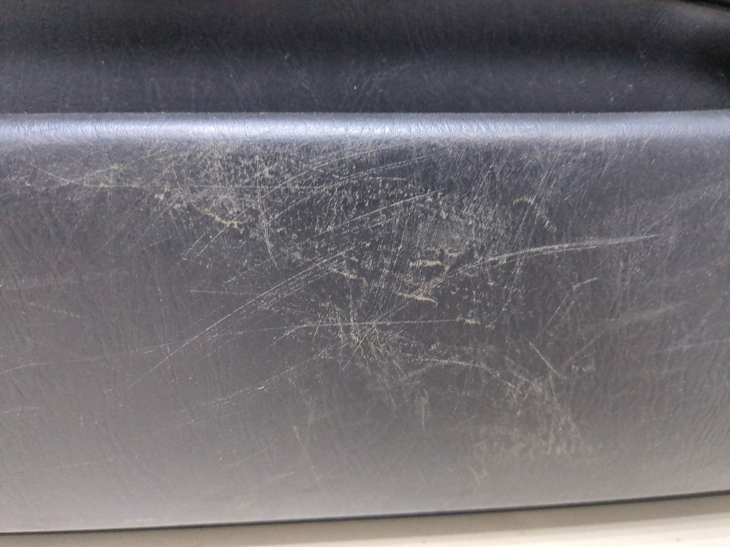 Обшивка двери передней левой