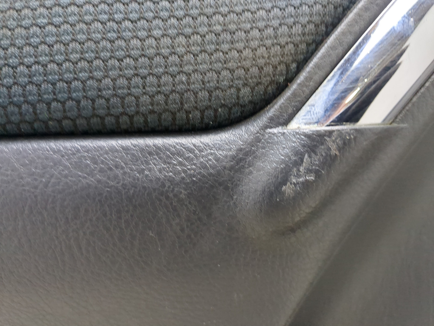 Обшивка двери передней левой