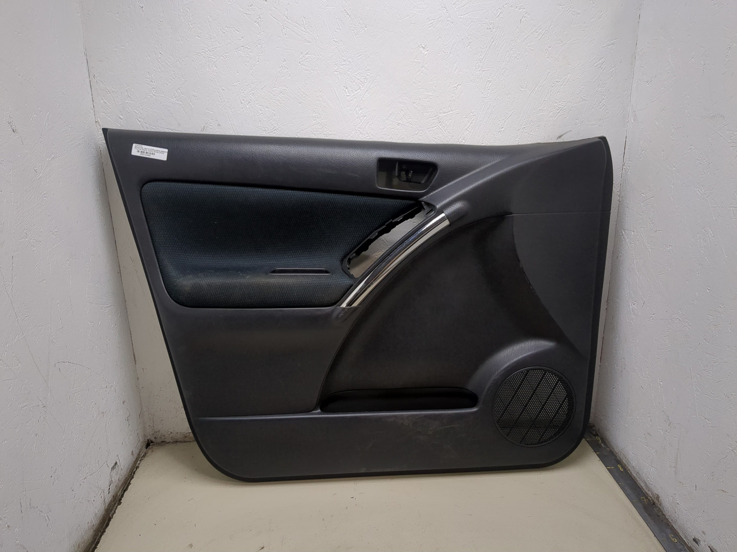 Обшивка двери передней левой