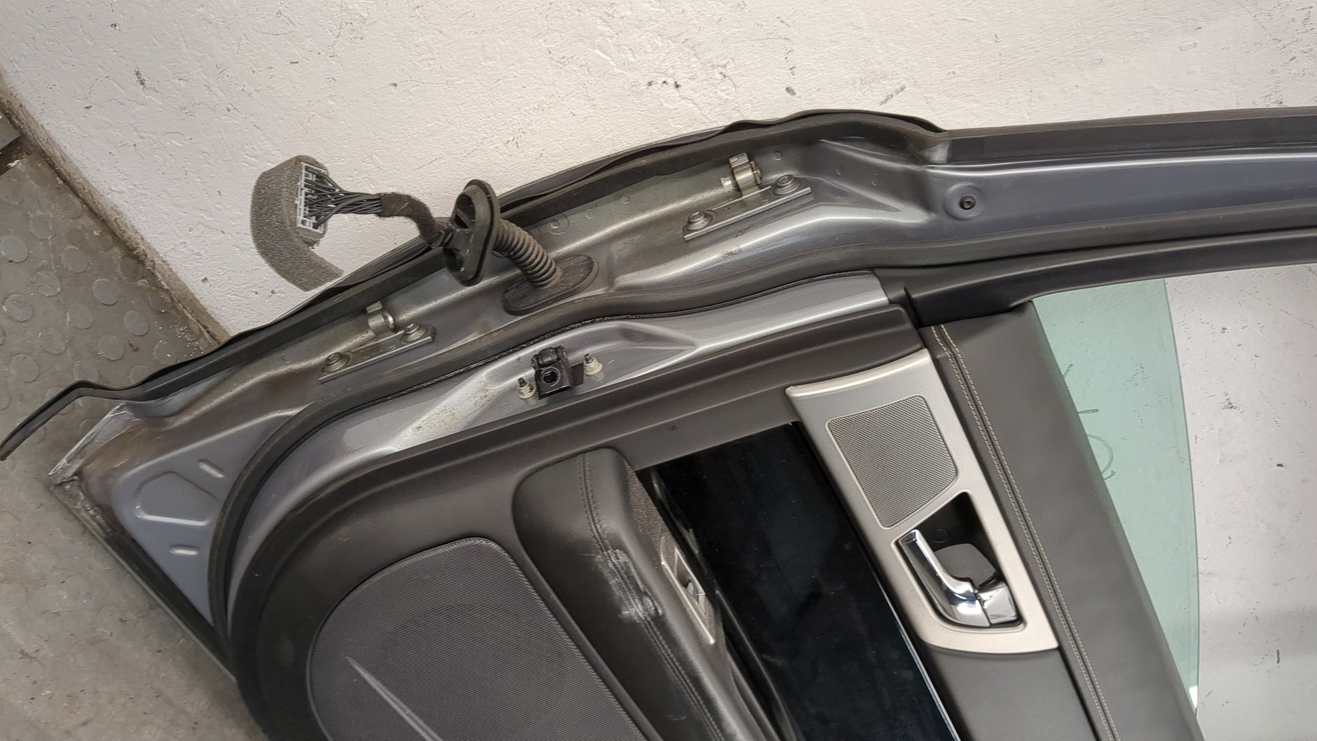 Дверь задняя правая