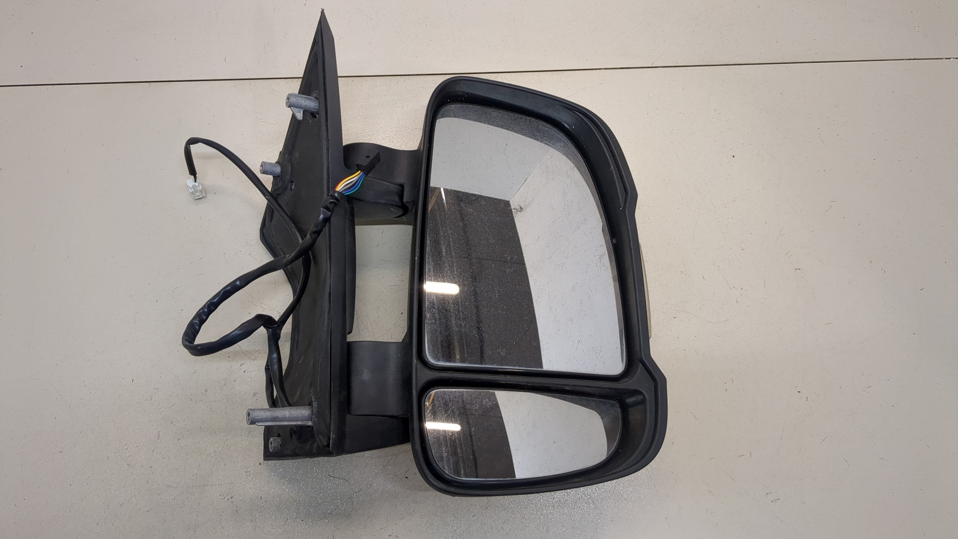 Зеркало правое электрическое