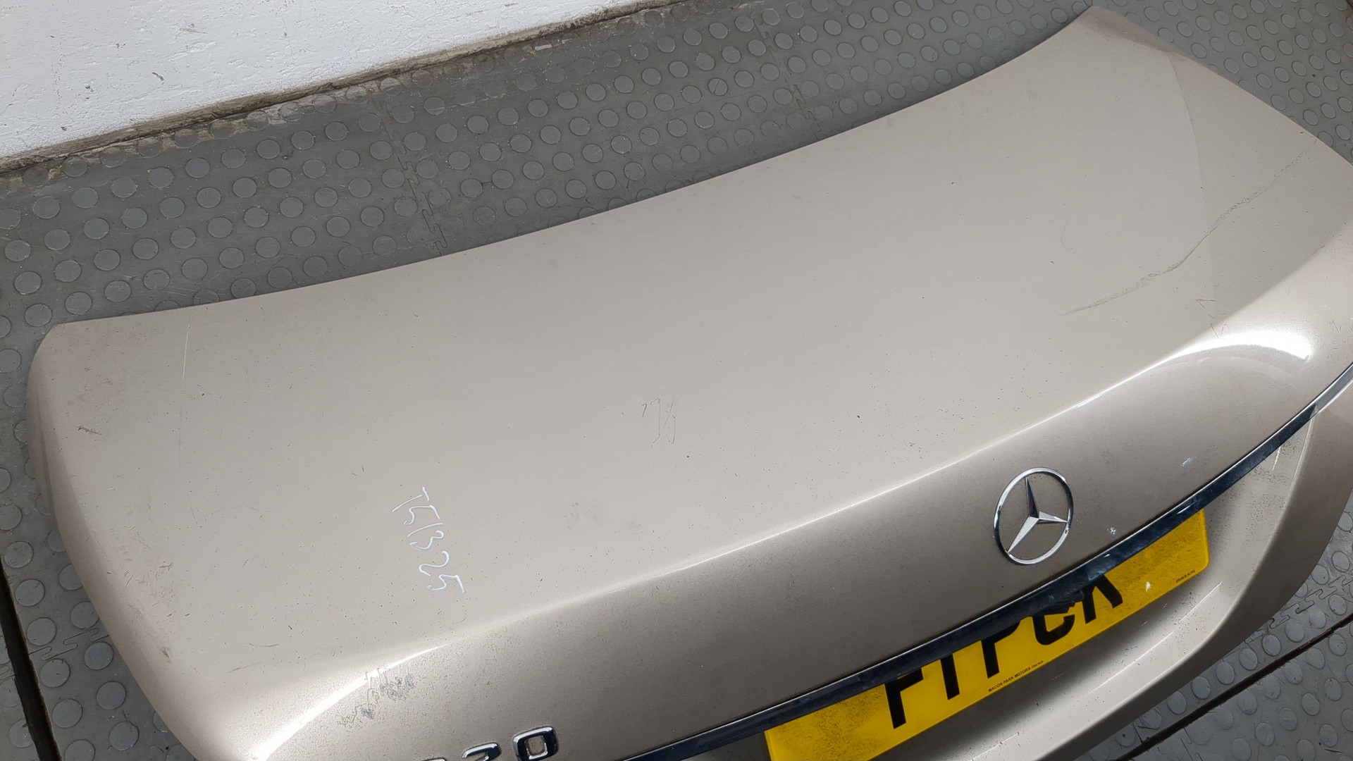 Дверь багажника