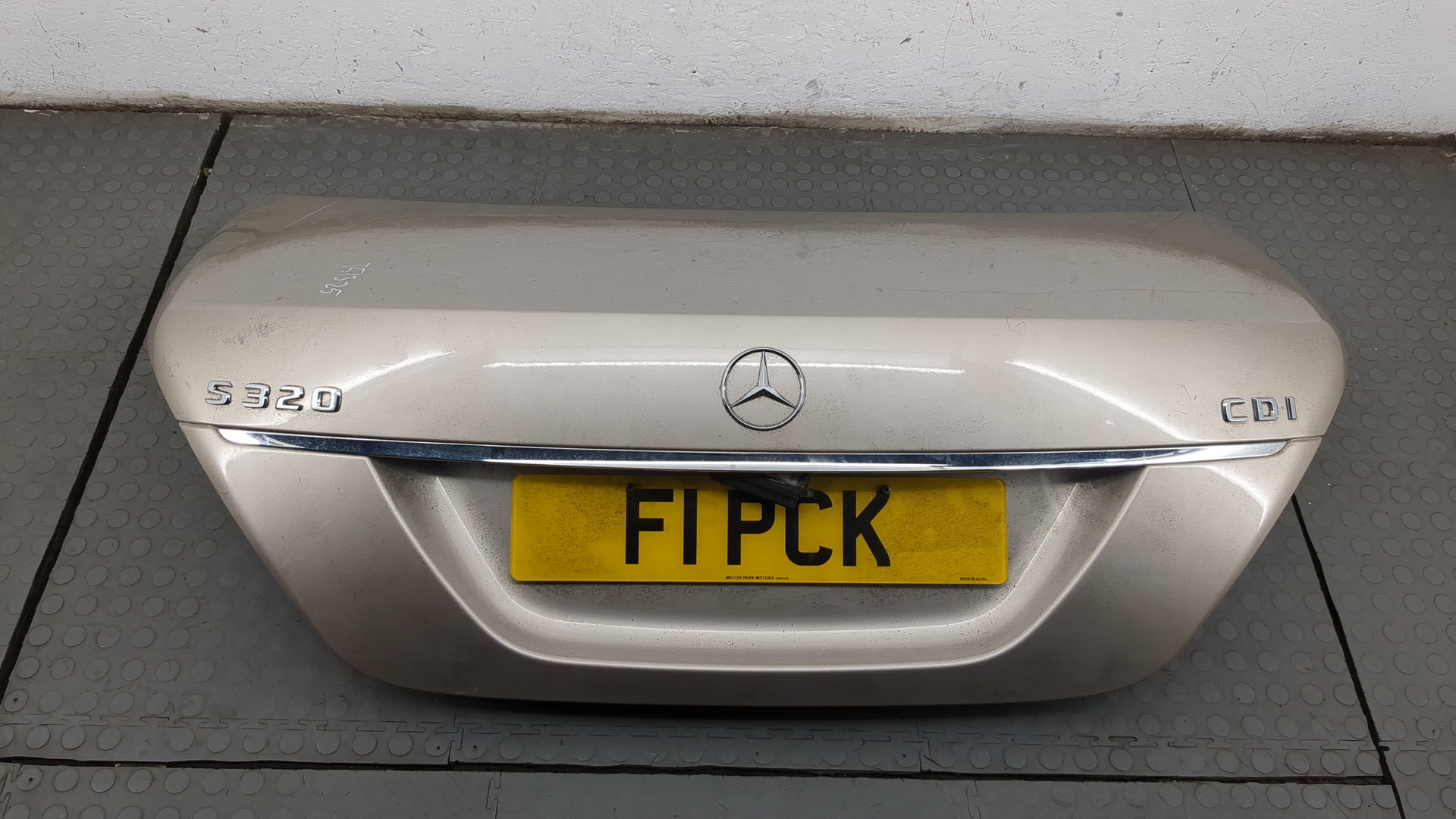 Дверь багажника