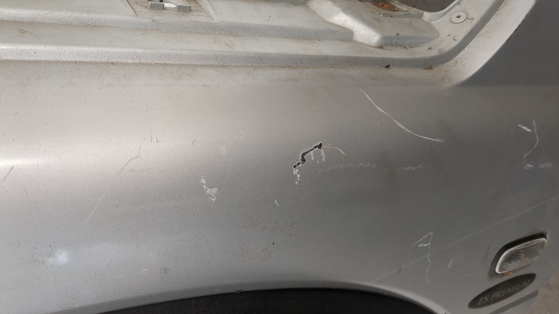 Крыло переднее левое