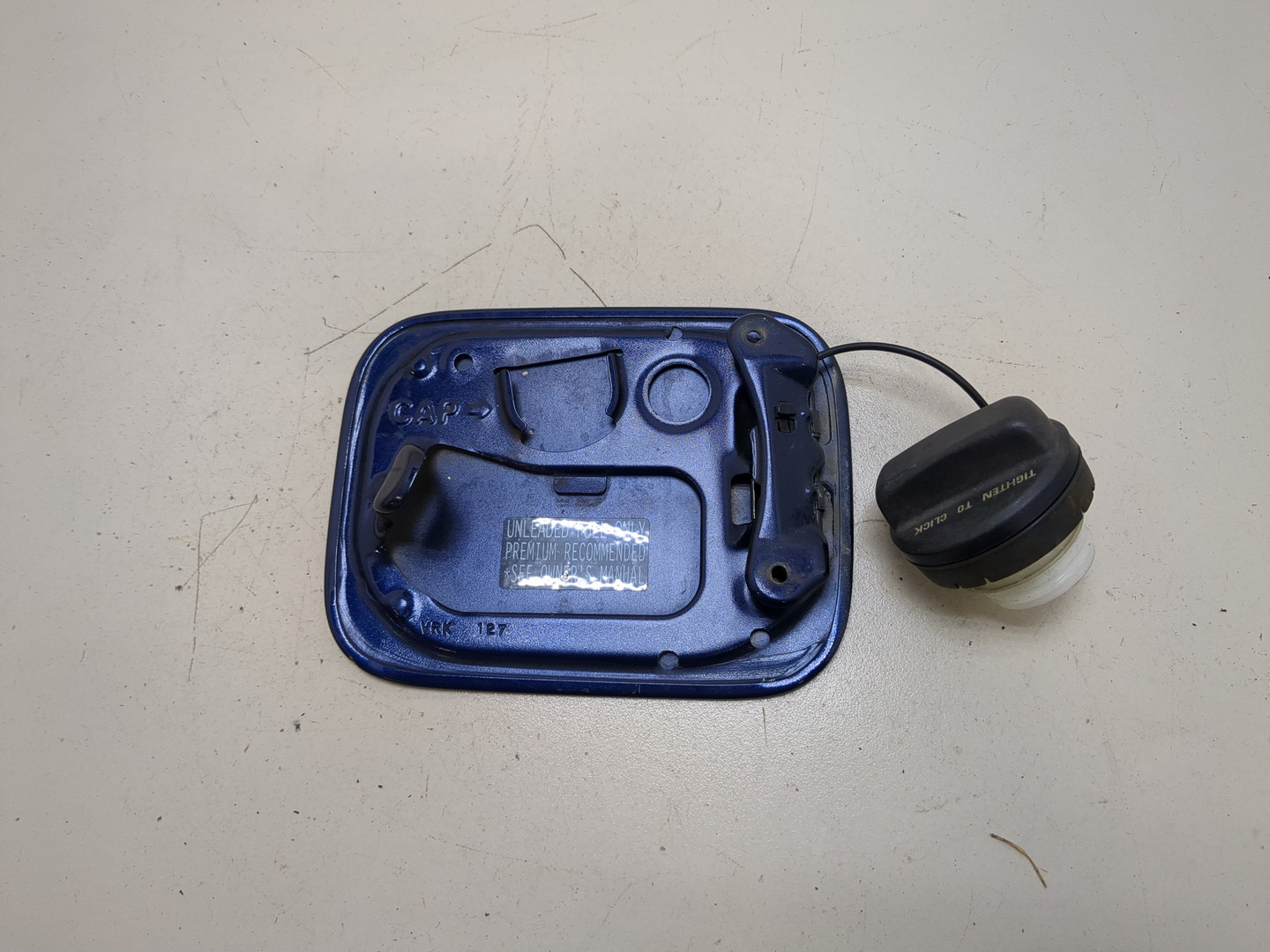 Лючок бензобака