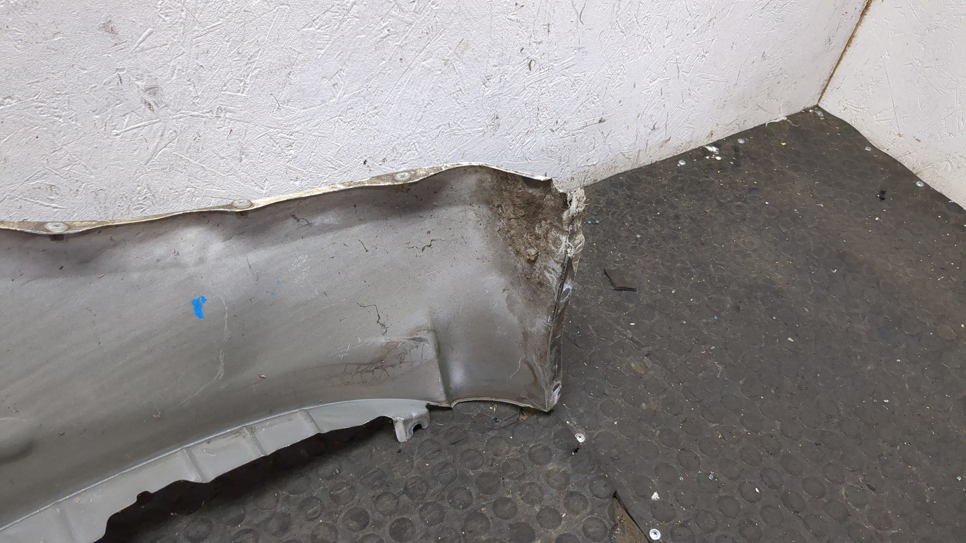 Крыло переднее левое