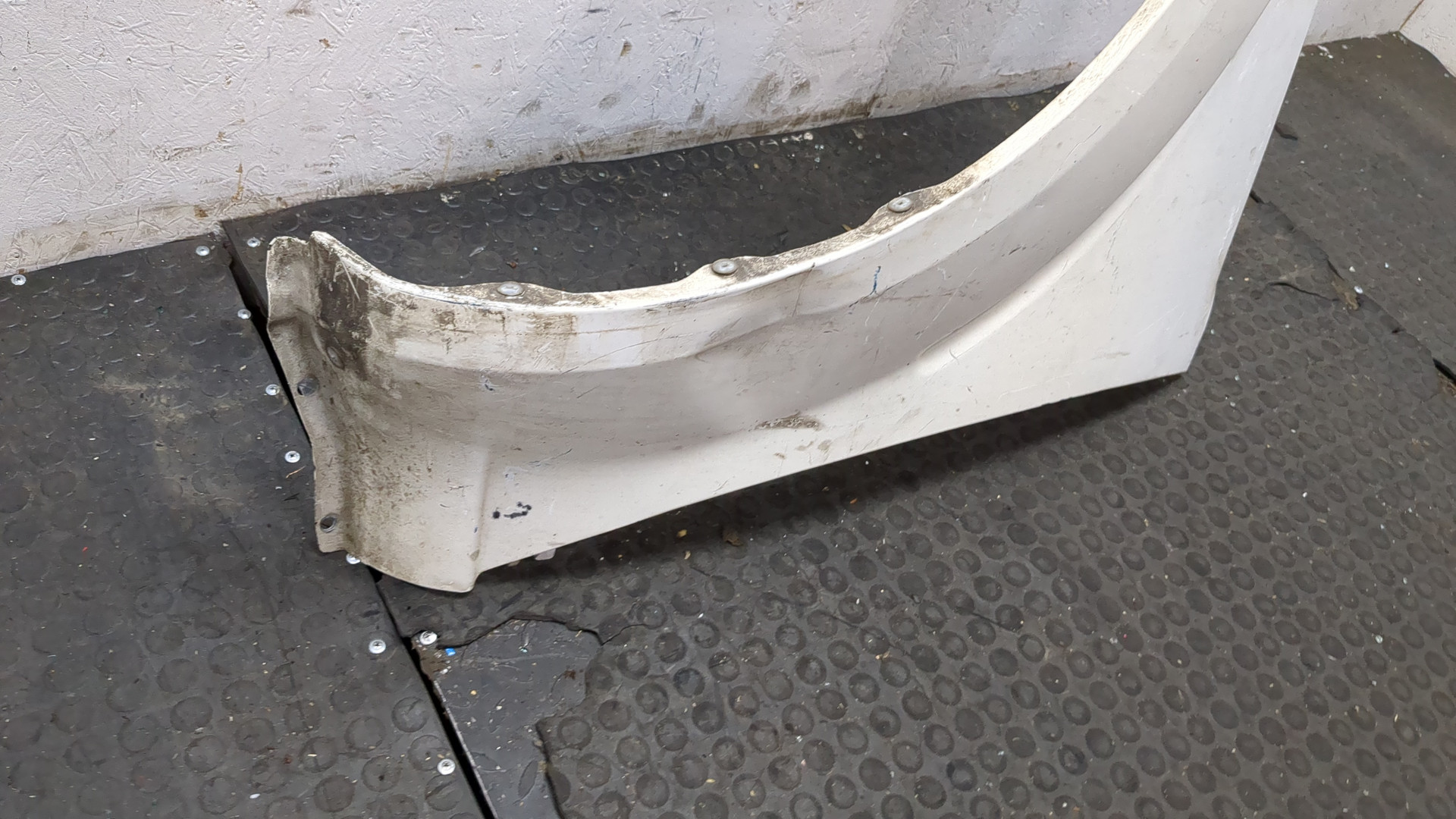 Крыло переднее левое