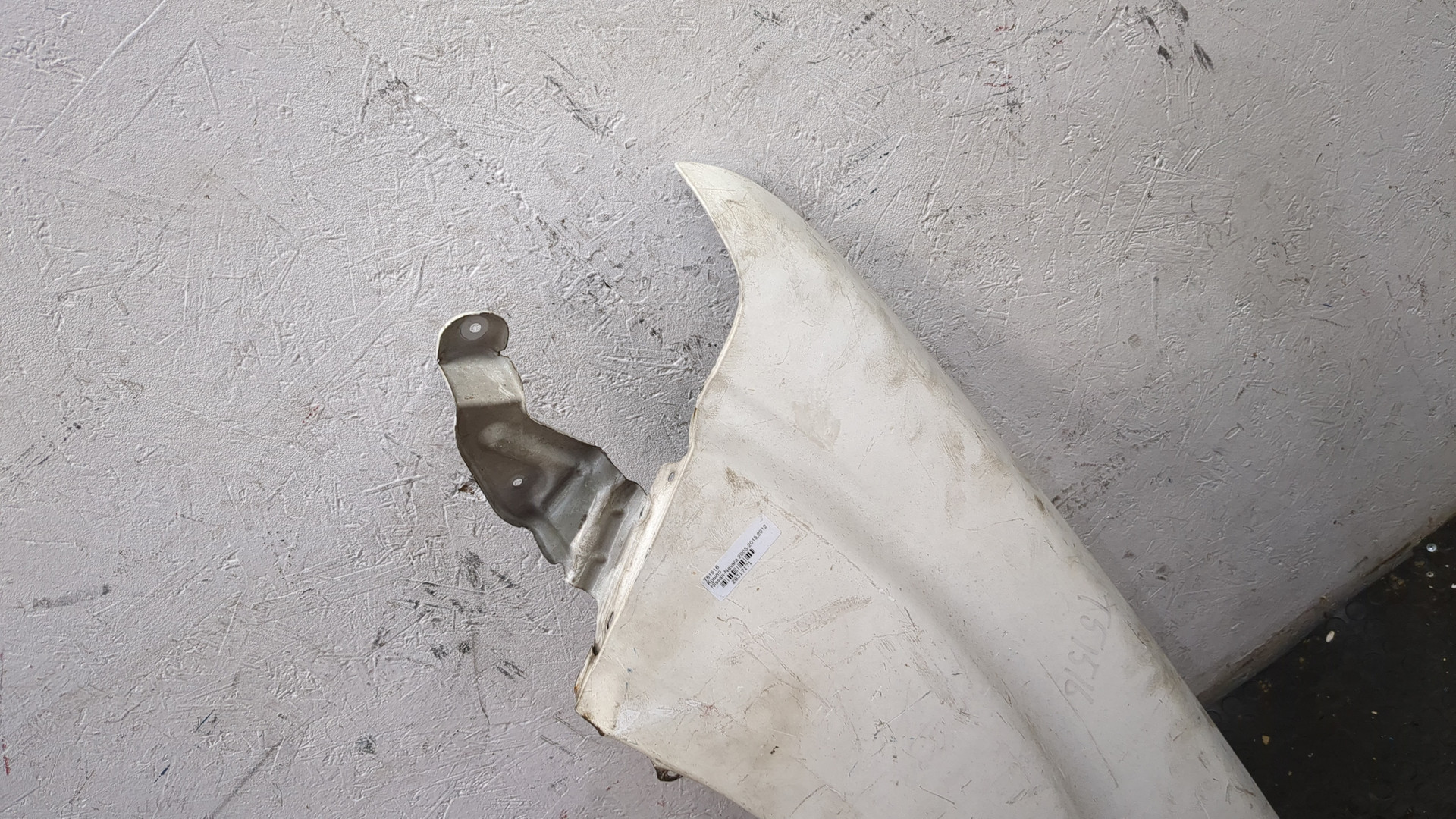 Крыло переднее левое