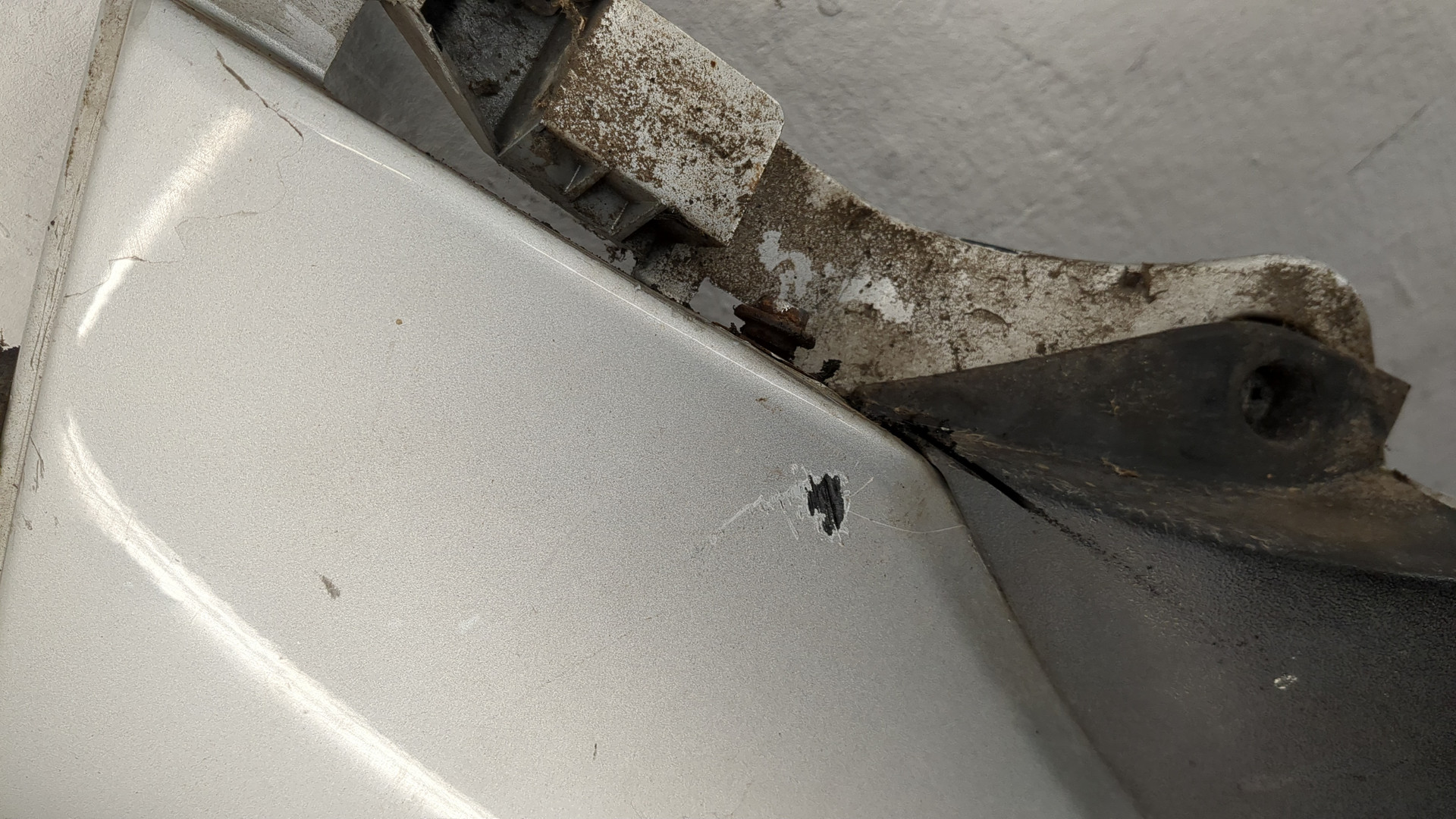 Крыло переднее правое