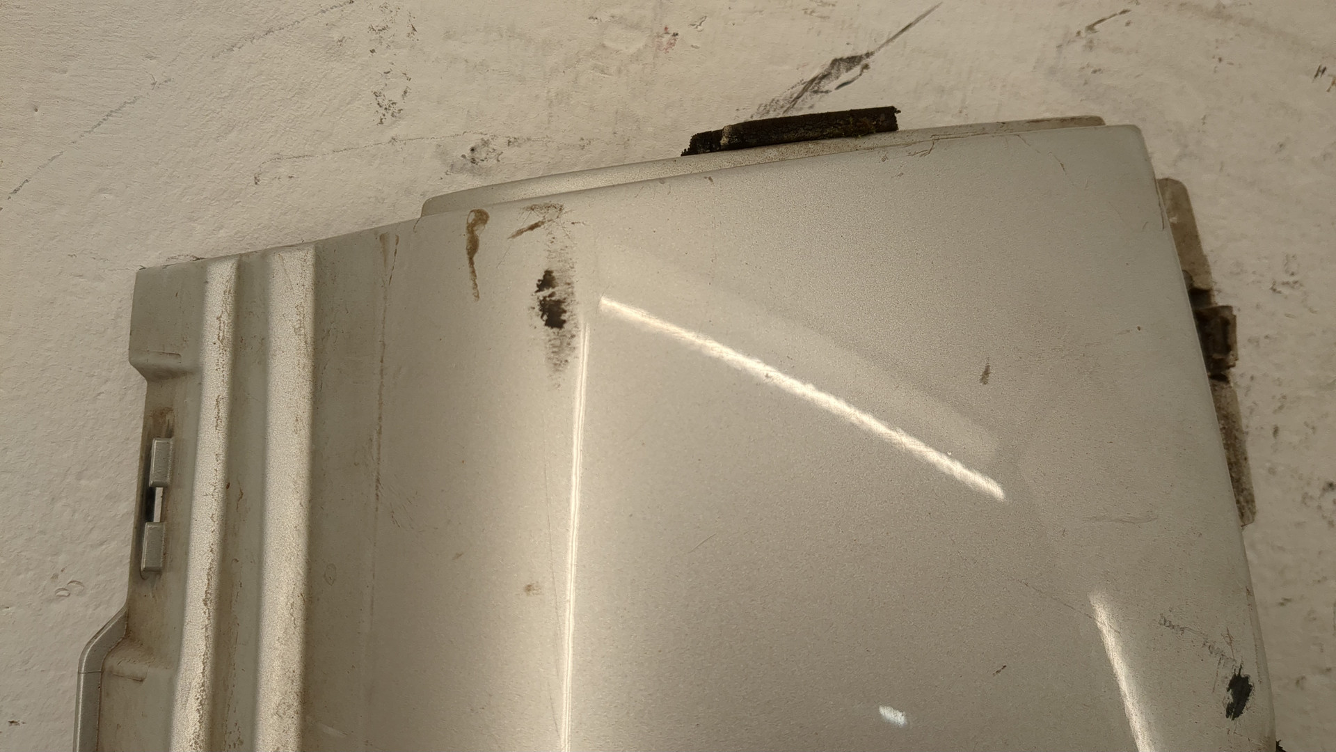 Крыло переднее правое