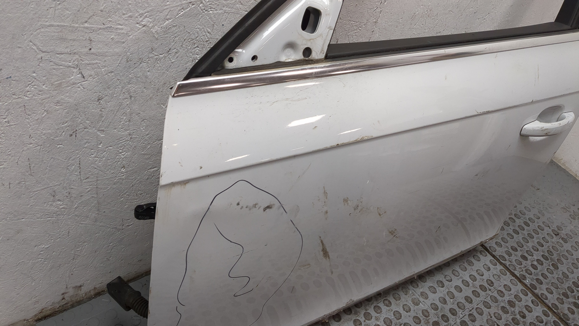 Дверь передняя левая