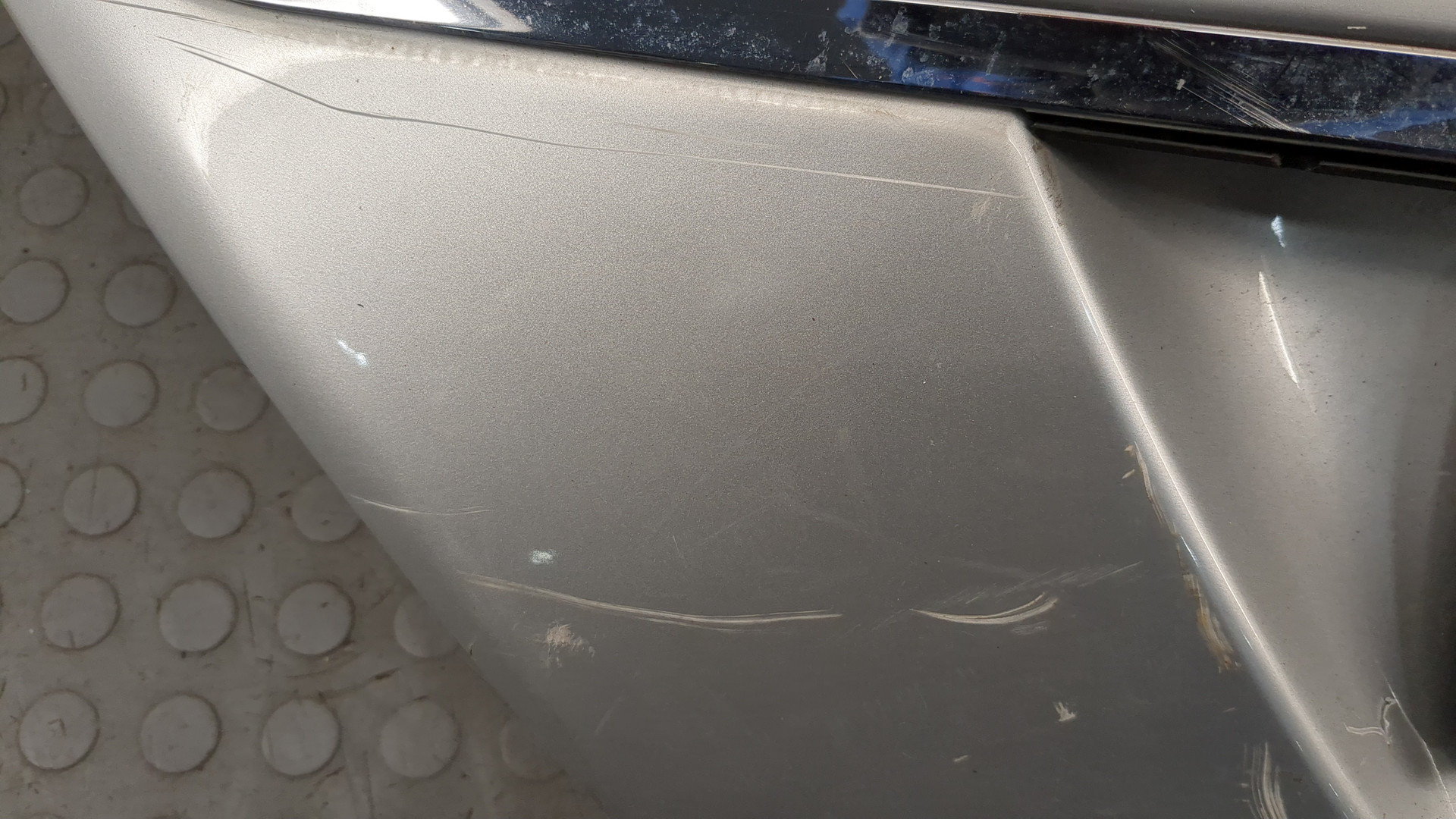 Дверь багажника