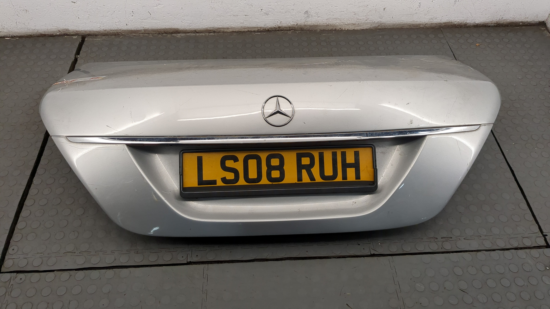 Дверь багажника