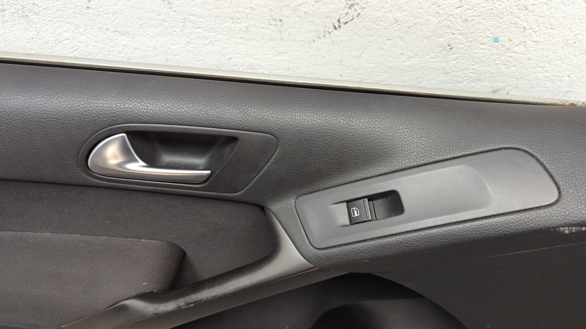 Дверь передняя левая