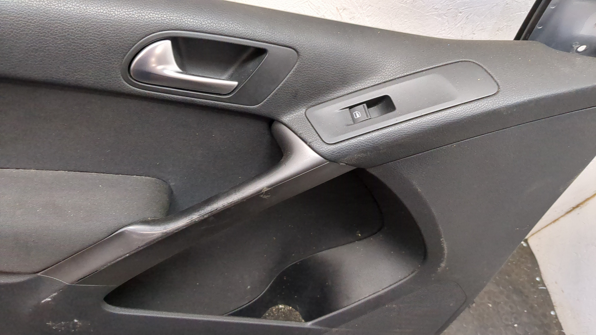 Дверь передняя левая