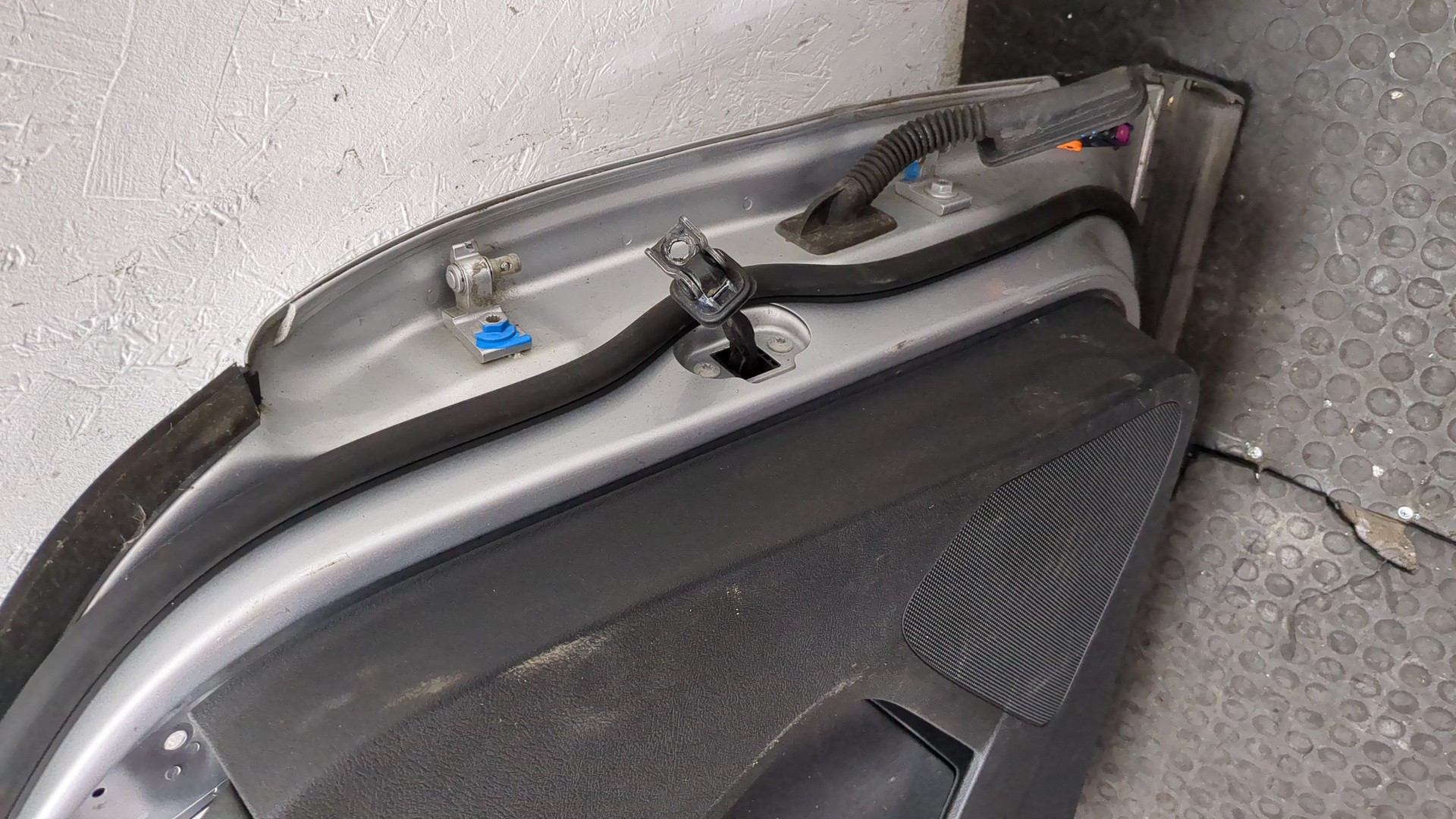 Дверь передняя левая