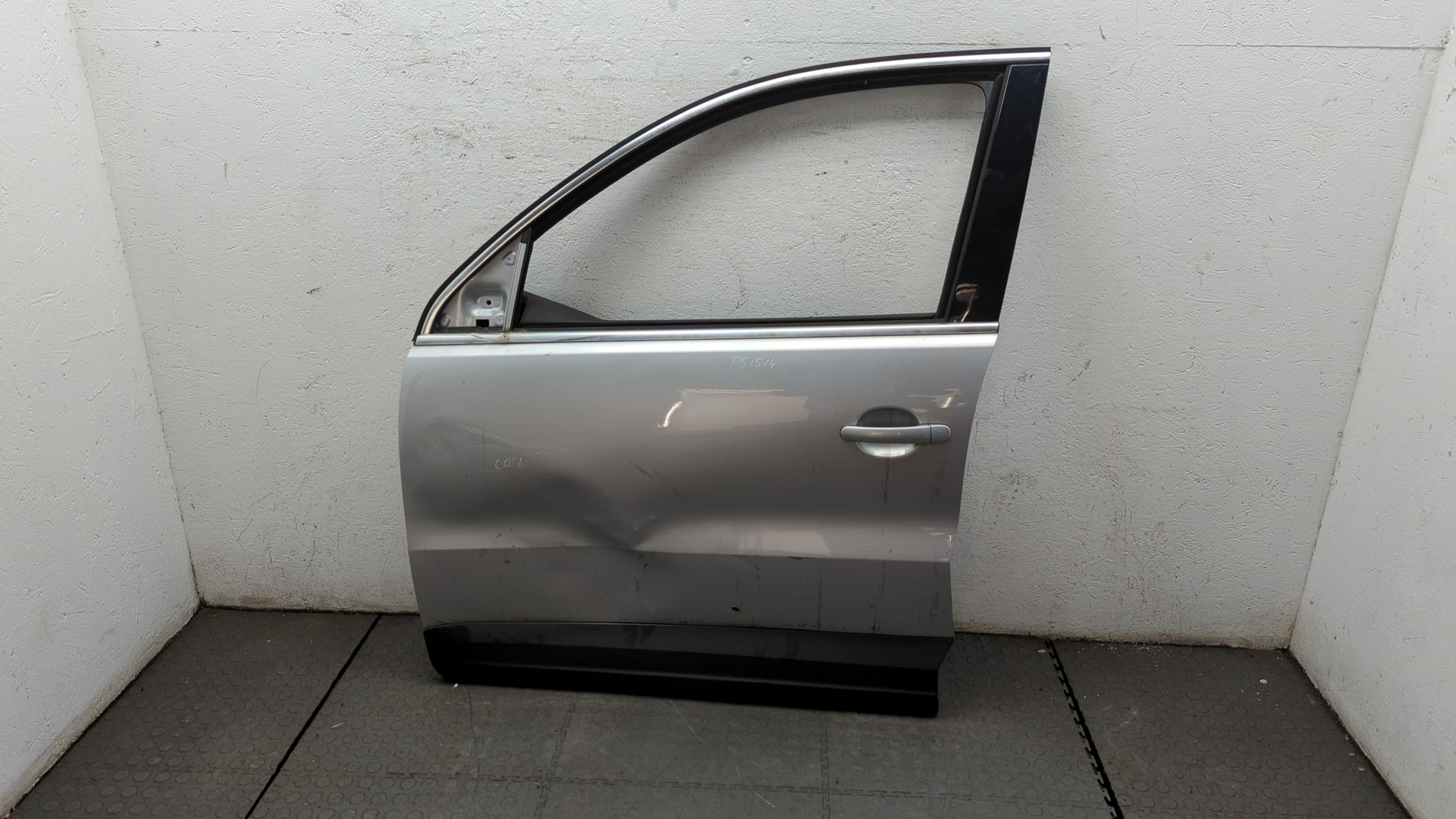 Дверь передняя левая
