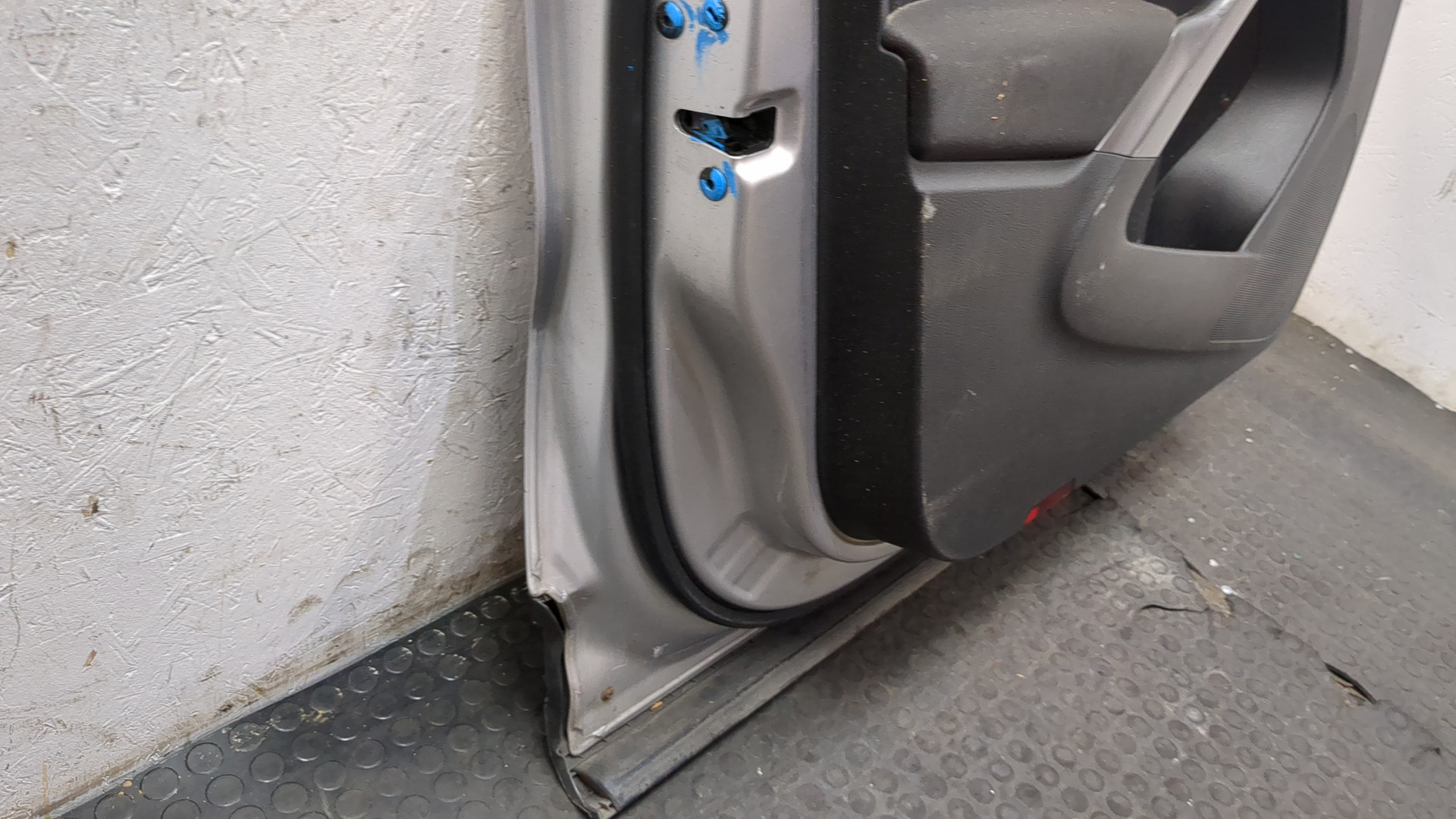 Дверь передняя левая