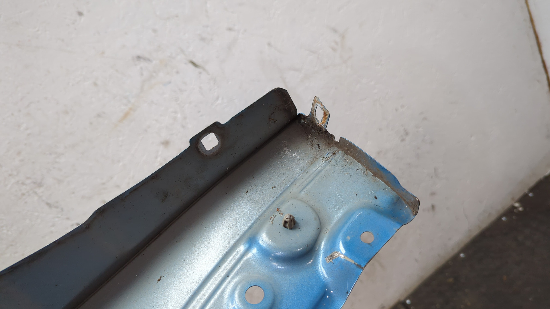 Крыло переднее правое