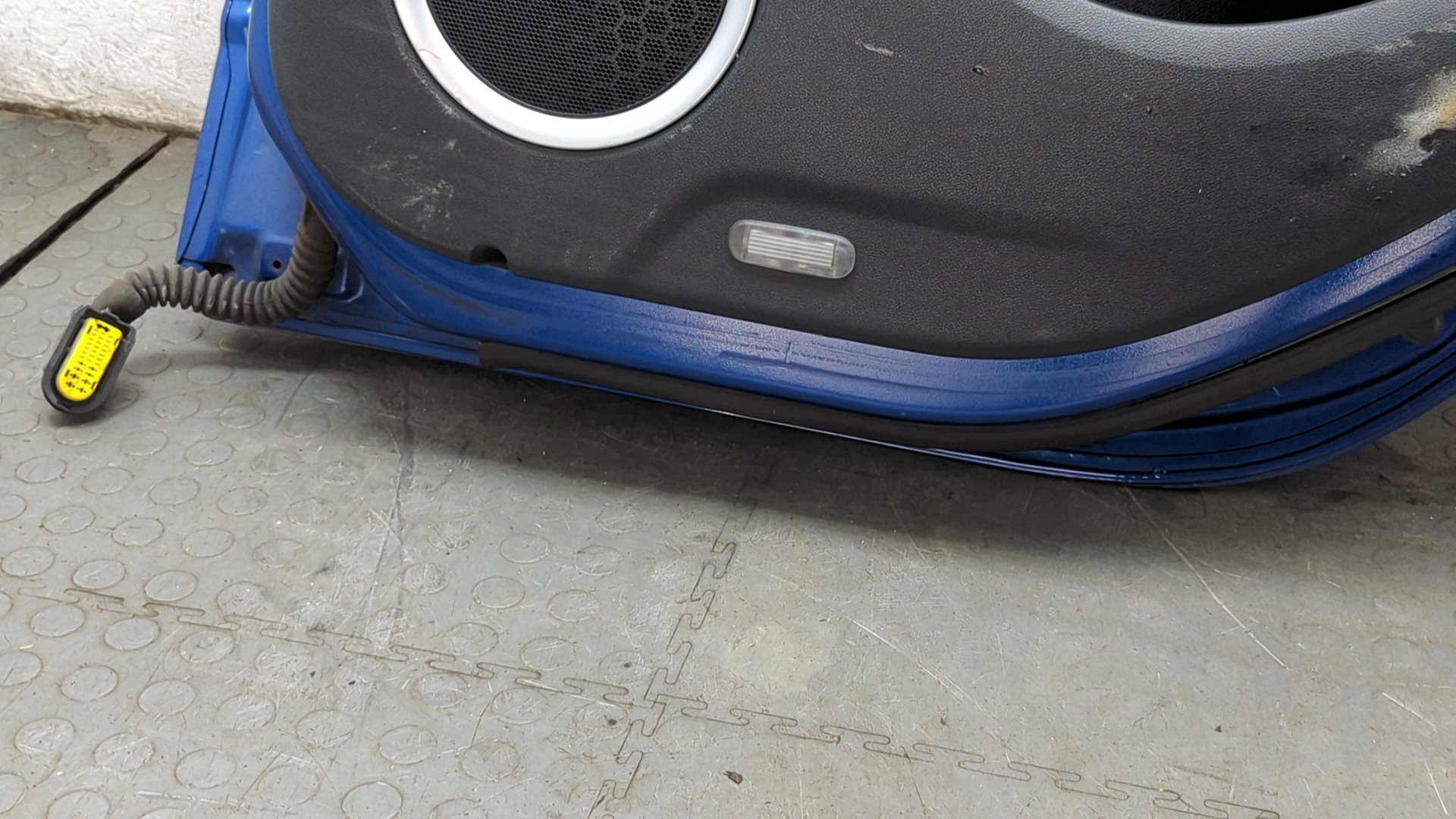 Дверь задняя правая