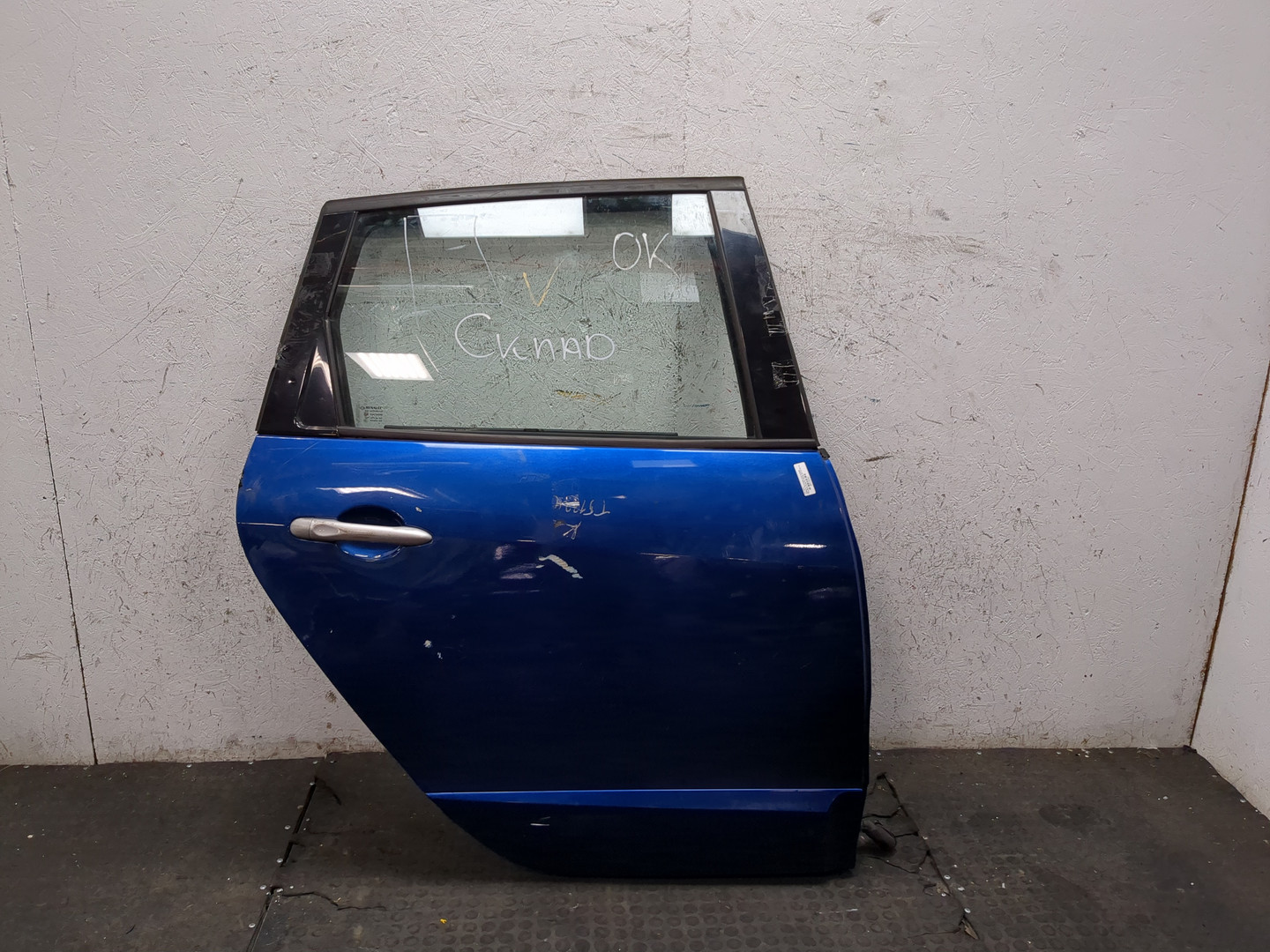 Дверь задняя правая