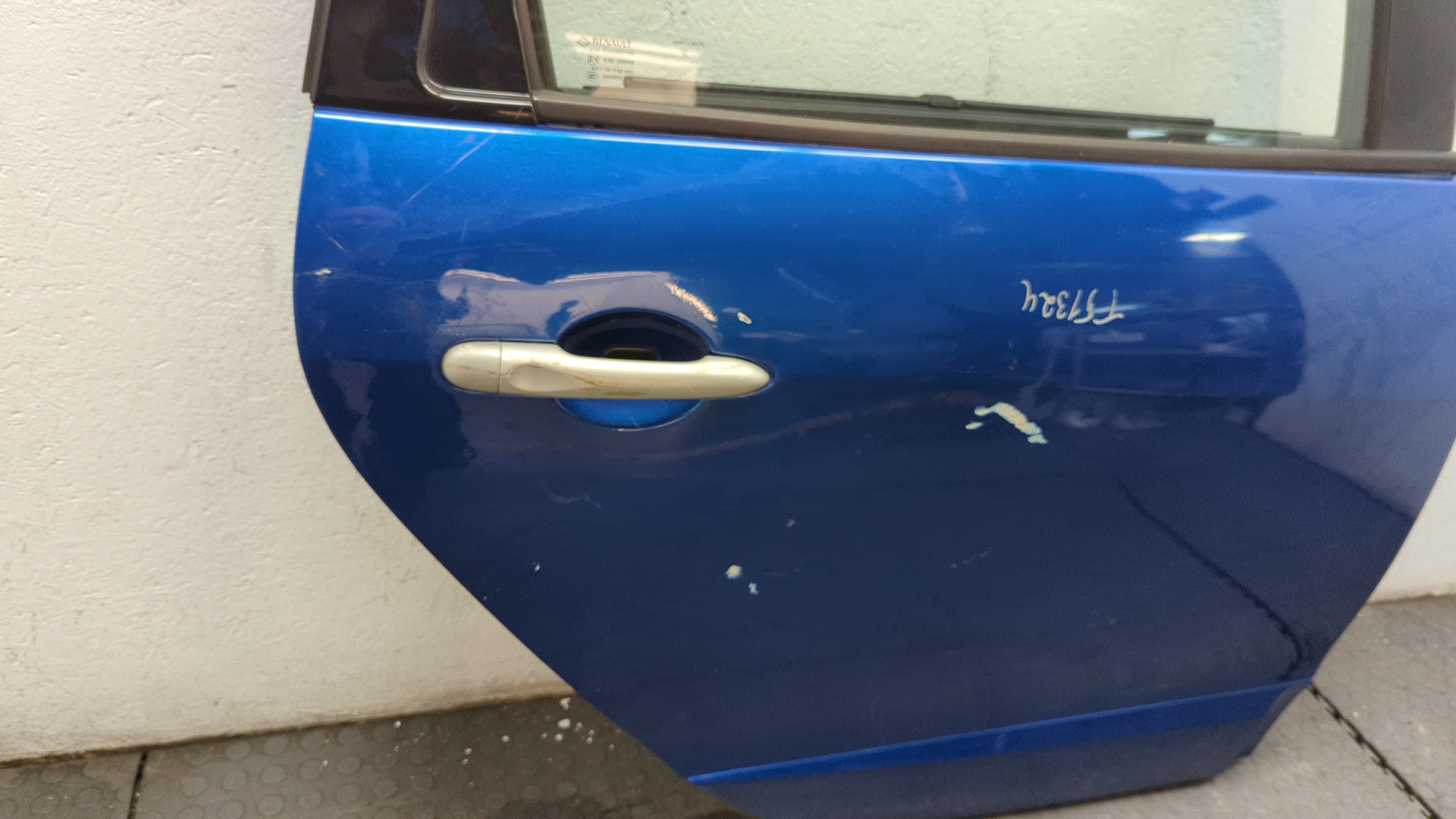 Дверь задняя правая